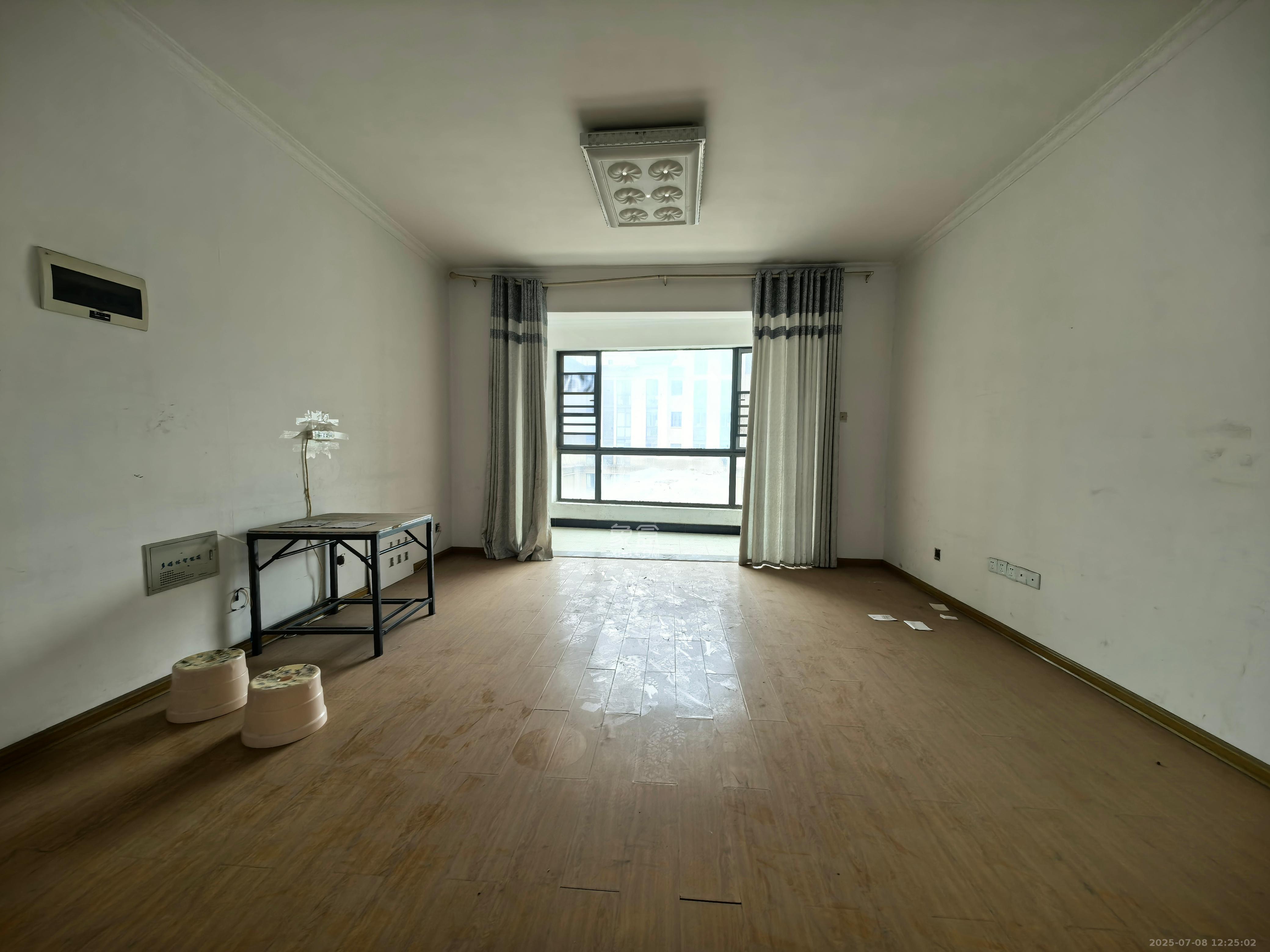 新华都万家城  3室2厅2卫    1800.0元/月 新华都万家城  3室2厅2卫    1800.0元/月