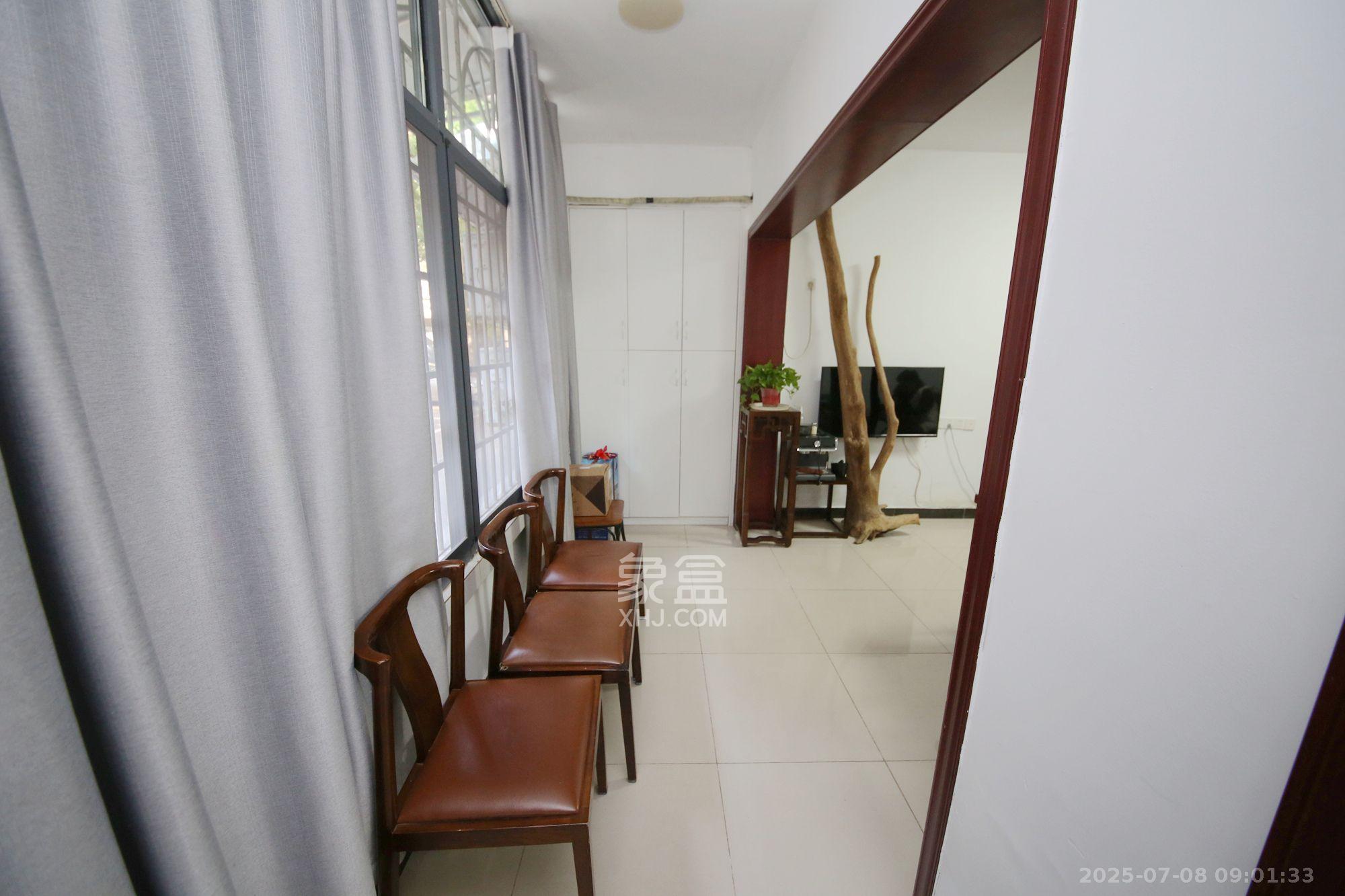 省商务厅宿舍 1室1厅1卫 1800.0元/月 省商务厅宿舍 1室1厅1卫 1800.0元/月室内图