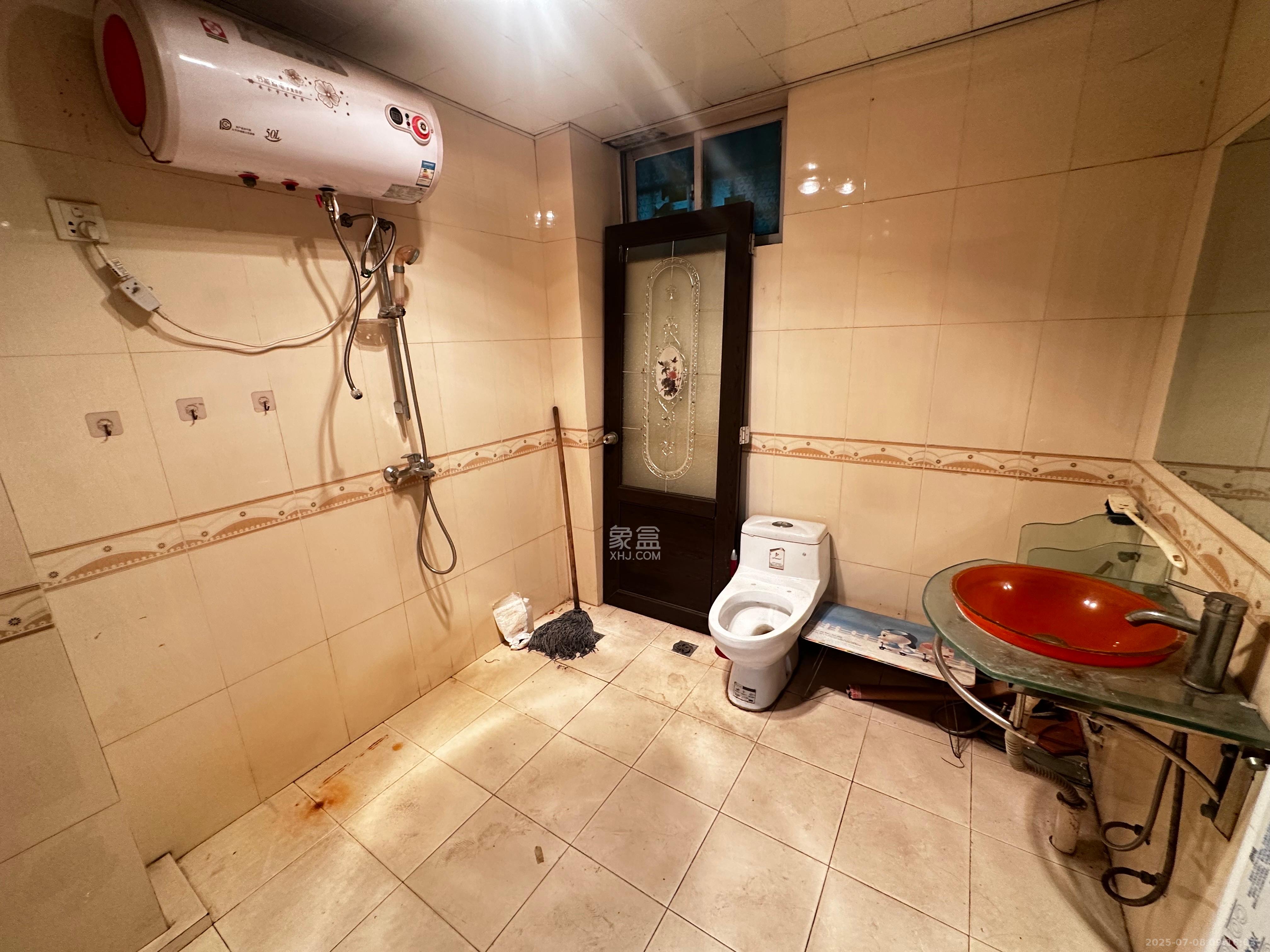 中南汽车世界  3室2厅1卫    1300.0元/月室内图