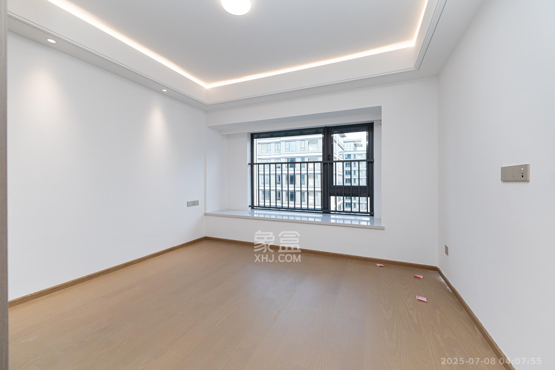 嘉臣道  4室2厅2卫    277.0万 嘉臣道  4室2厅2卫    277.0万卧室