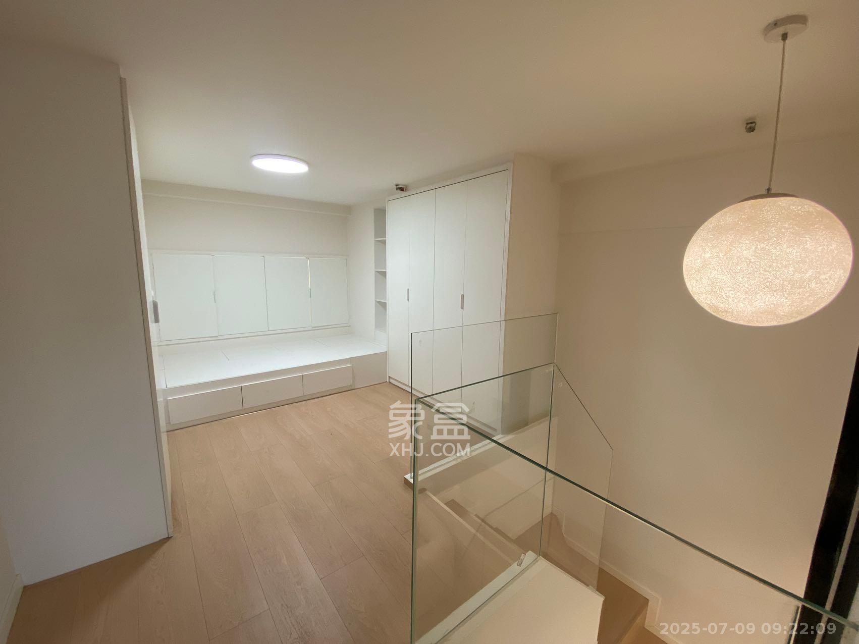 卓越江岸 1室0厅0卫 2500.0元/月 卓越江岸 1室0厅0卫 2500.0元/月室内图