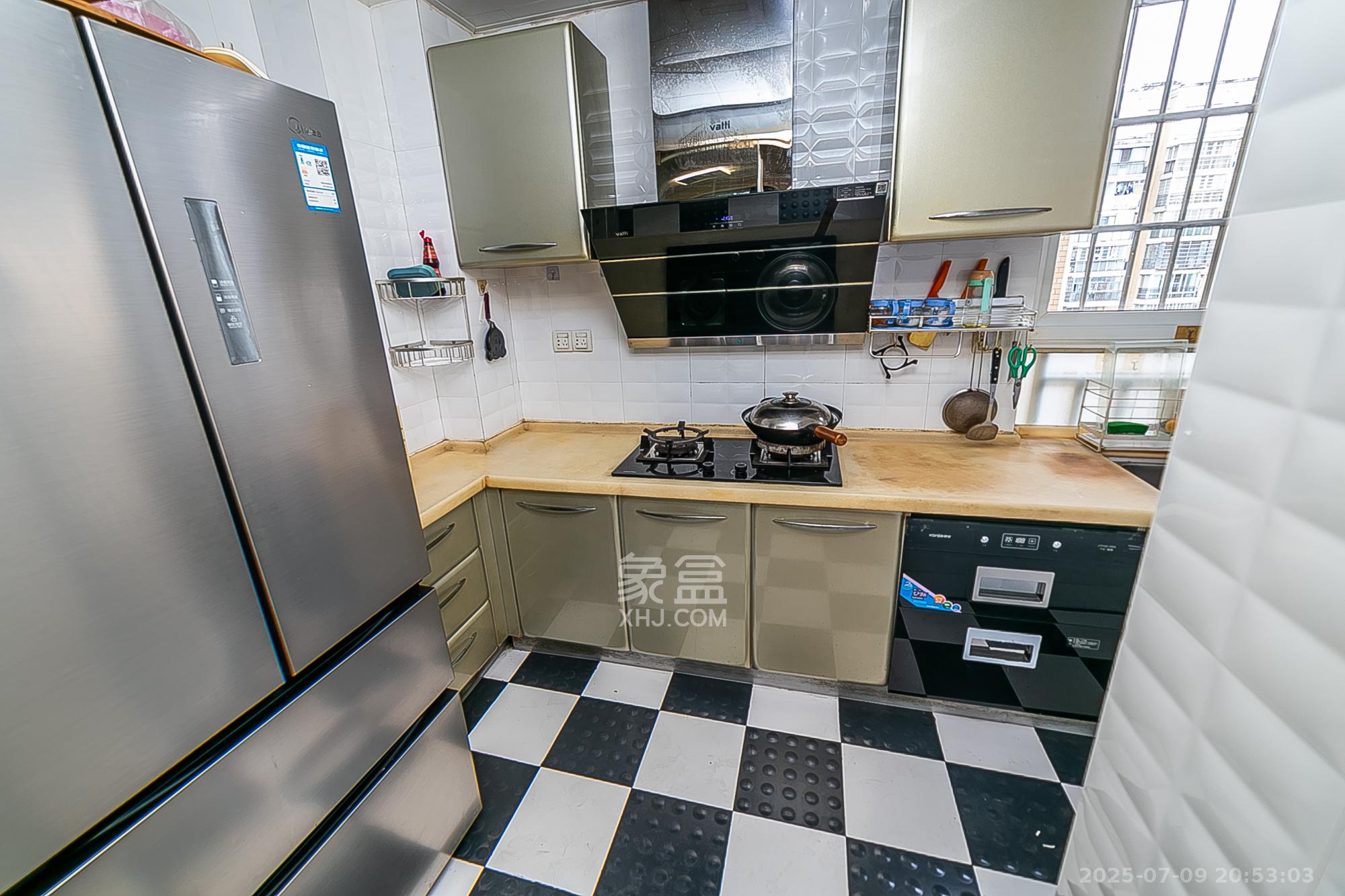 金碧文华  3室2厅2卫    84.0万厨房