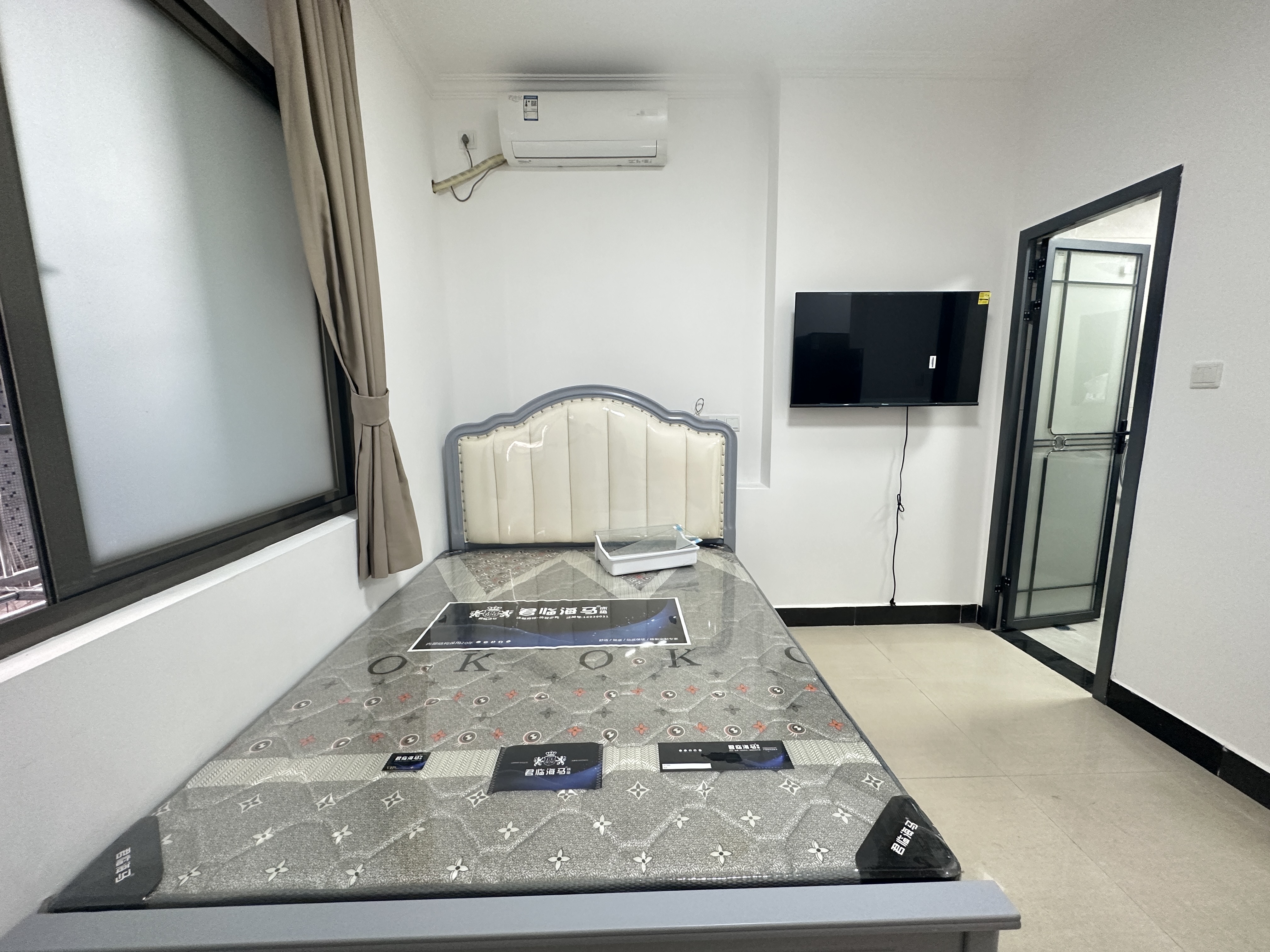 侨企大厦 1室1厅1卫 28.0万 侨企大厦 1室1厅1卫 28.0万客厅