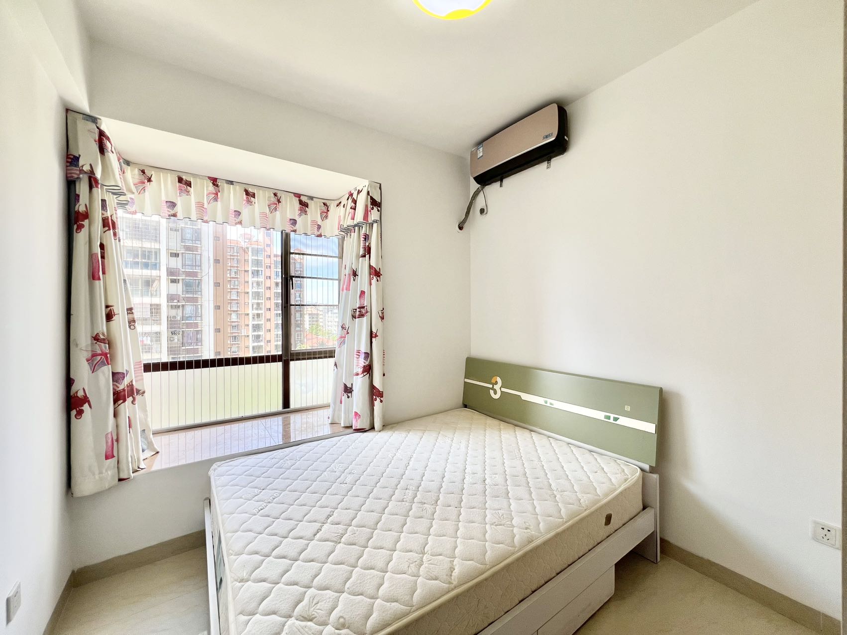 山海苑  3室2厅2卫    2400.0元/月 山海苑  3室2厅2卫    2400.0元/月室内图