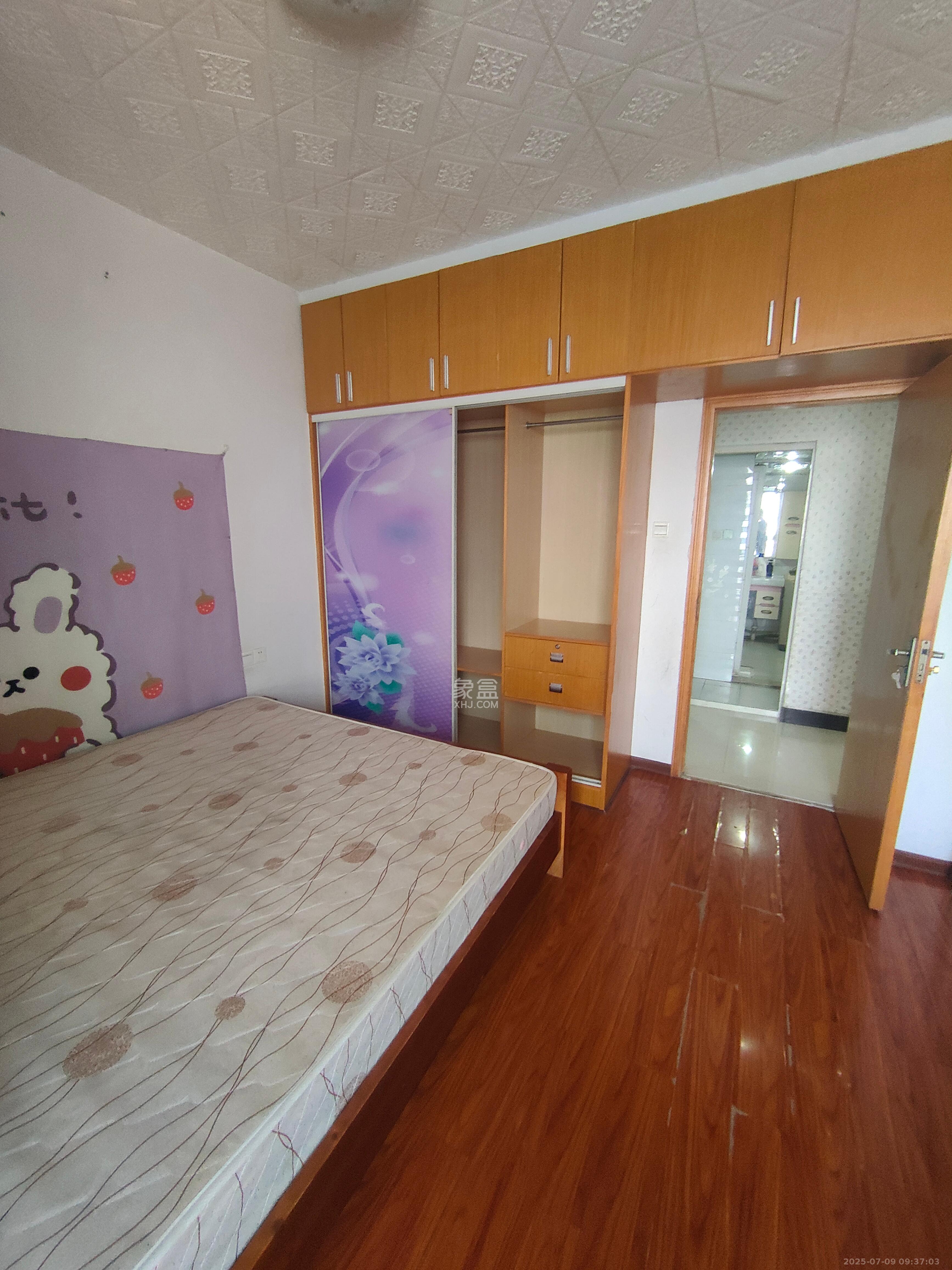 山水华景 3室2厅1卫 2400.0元/月 山水华景 3室2厅1卫 2400.0元/月室内图