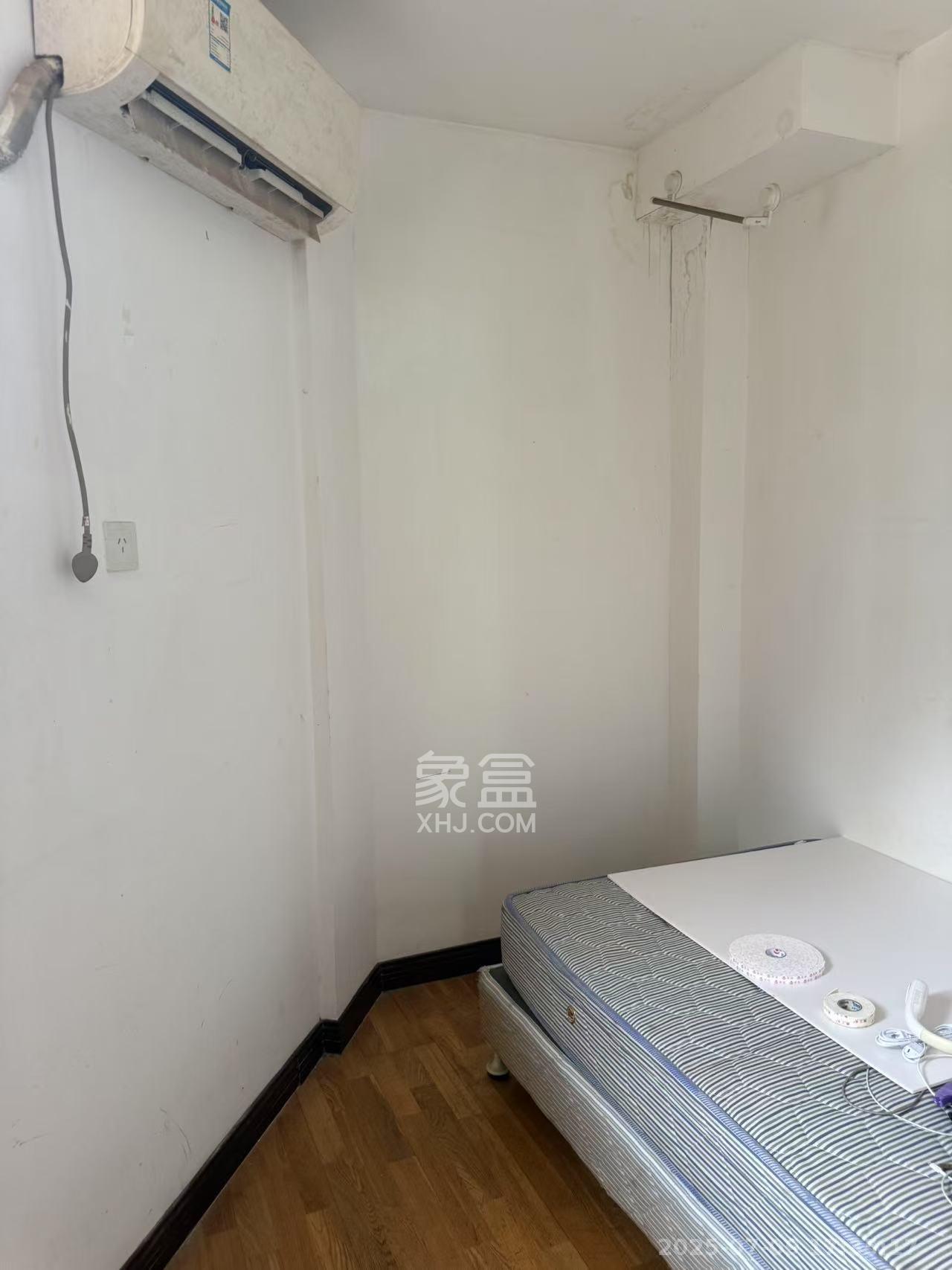 定王台公寓  3室1厅1卫   2600.00元/月室内图