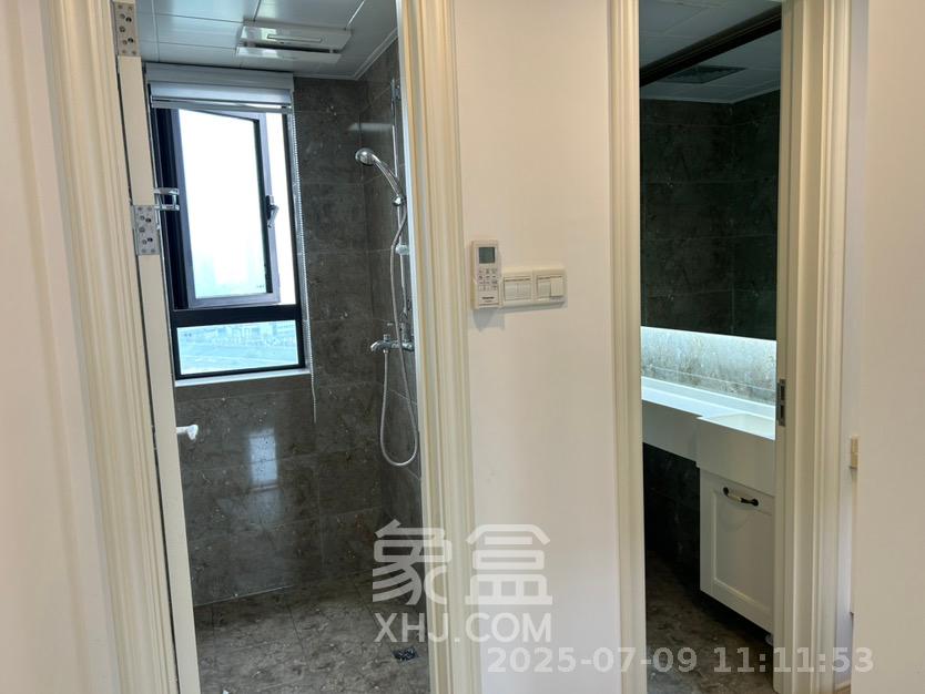 万科金域蓝湾  4室2厅2卫   5600.00元/月室内图
