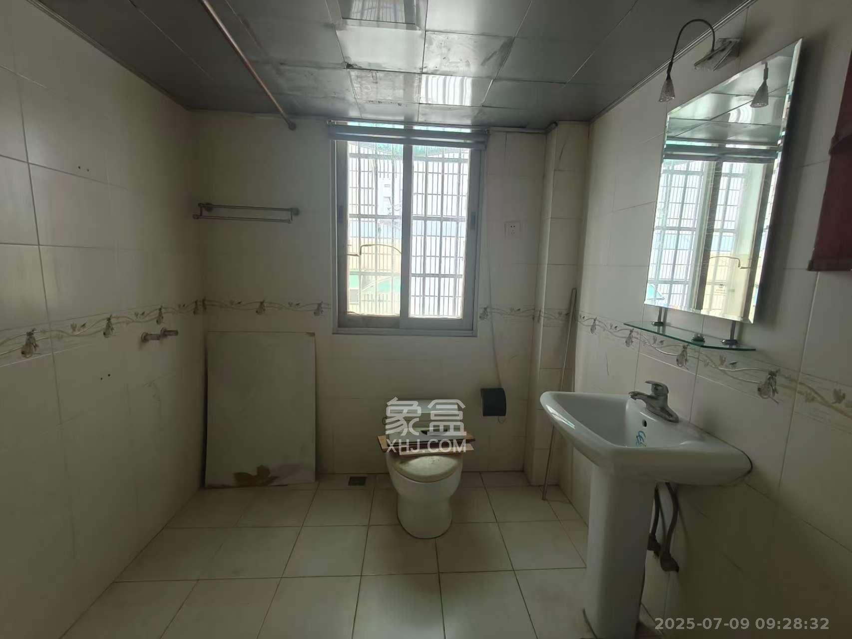 天润花园 3室2厅1卫 2500.0元/月 天润花园 3室2厅1卫 2500.0元/月室内图