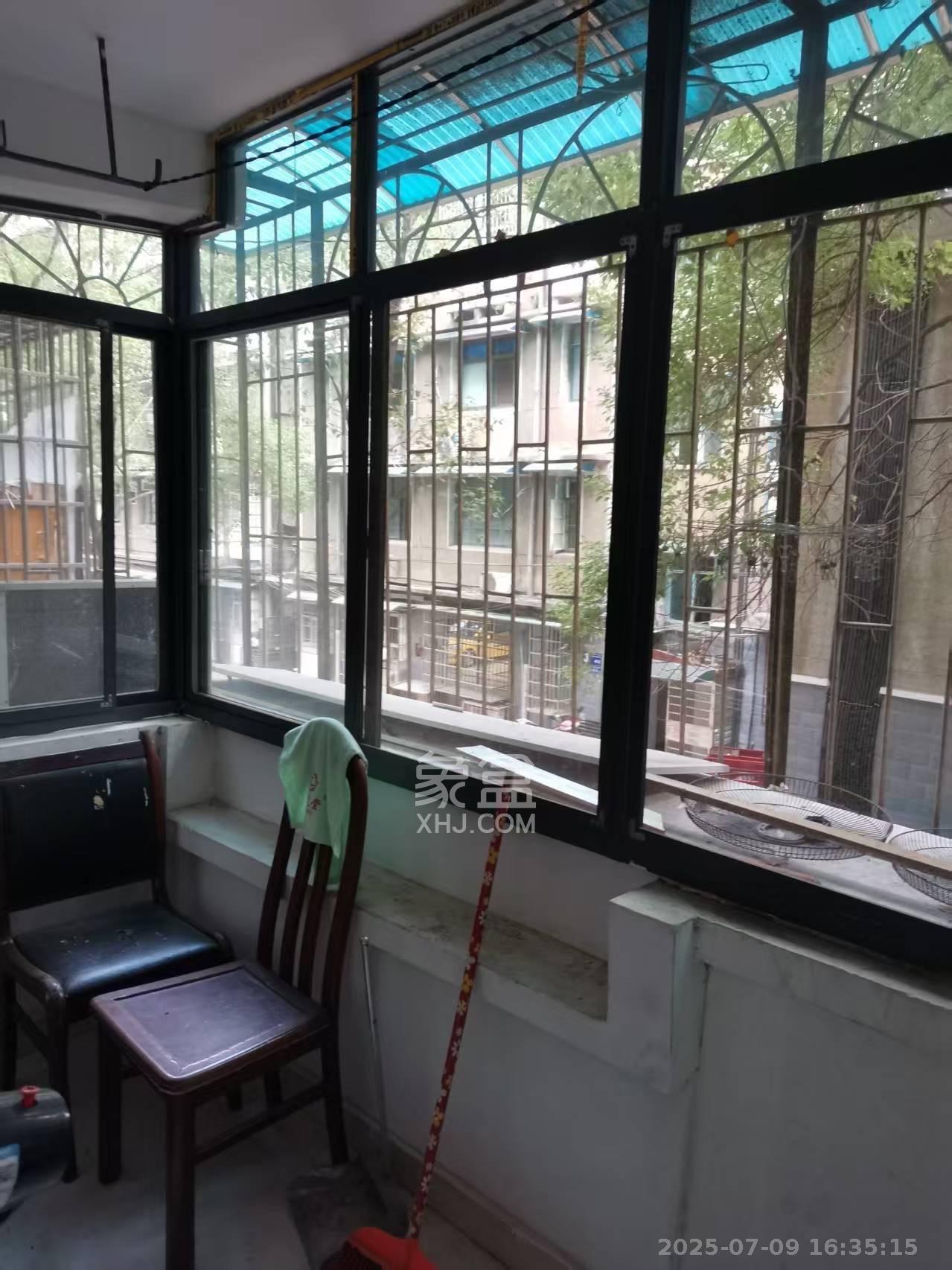 牛婆塘社区  3室2厅1卫   1800.00元/月室内图