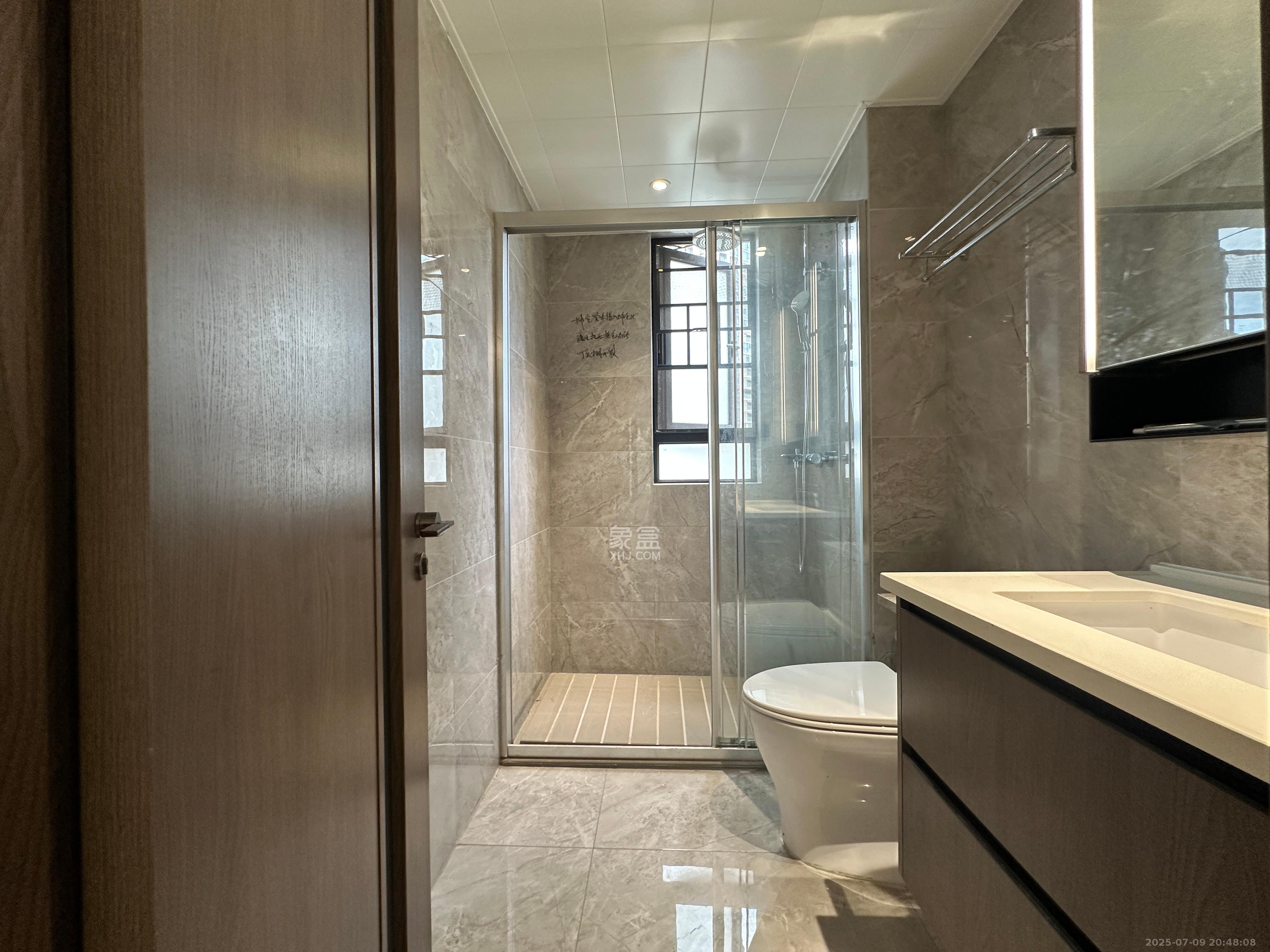 万科滨河道  4室2厅2卫    184.0万 万科滨河道  4室2厅2卫    184.0万卫生间