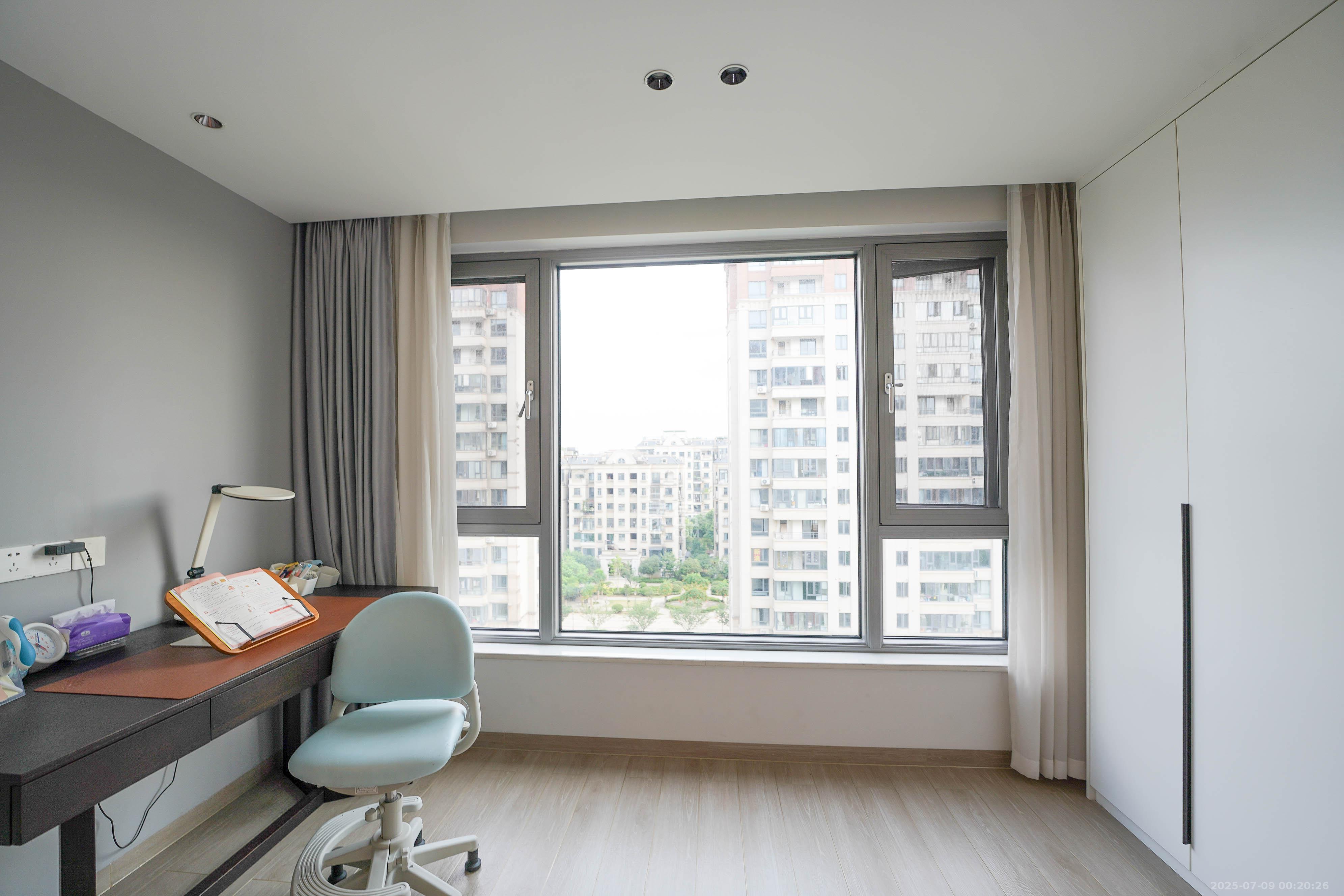 五矿万境蓝山 5室2厅2卫 165.0万 五矿万境蓝山 5室2厅2卫 165.0万阳台