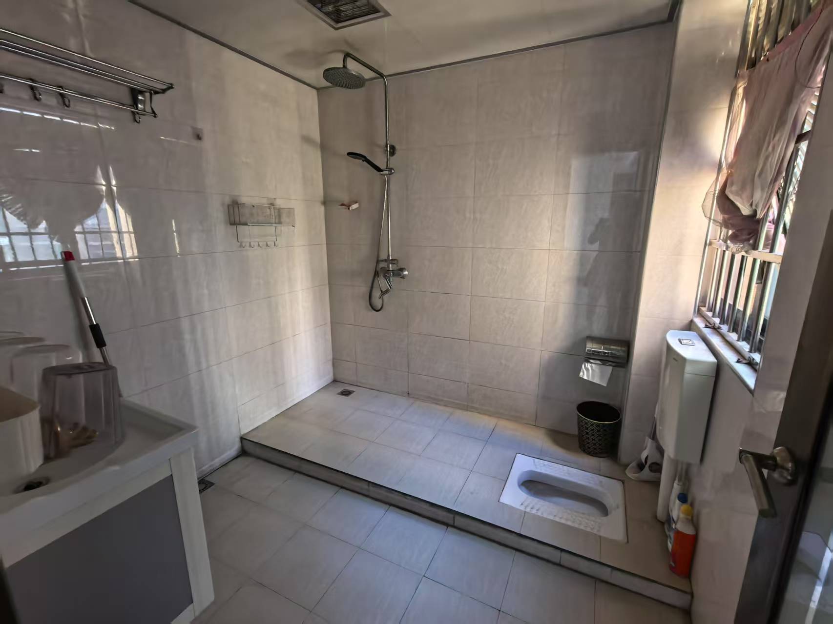 东方新城 2室2厅1卫 1400.0元/月 东方新城 2室2厅1卫 1400.0元/月室内图