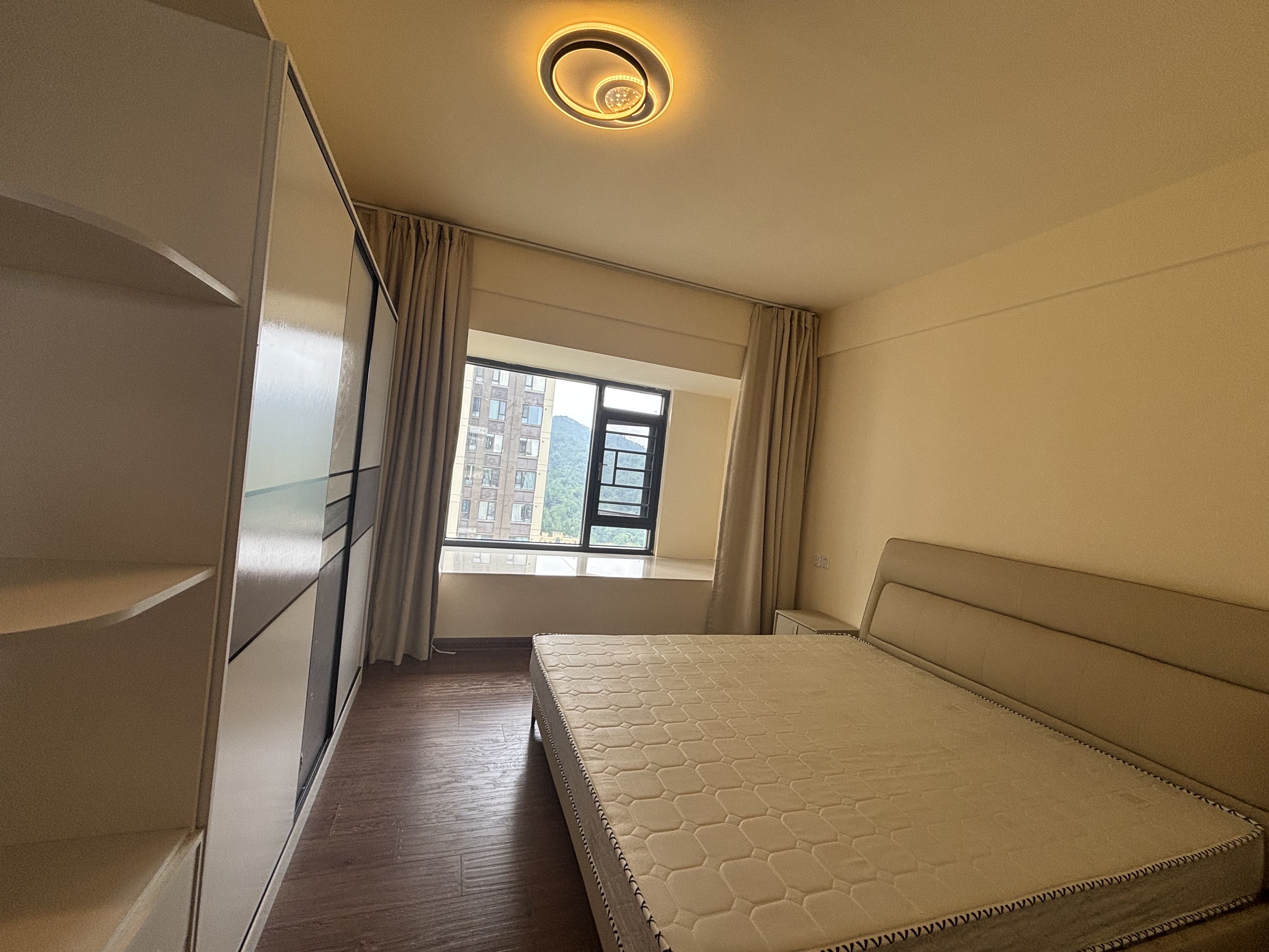 碧桂园翘楚棠  4室2厅2卫    1600.0元/月室内图