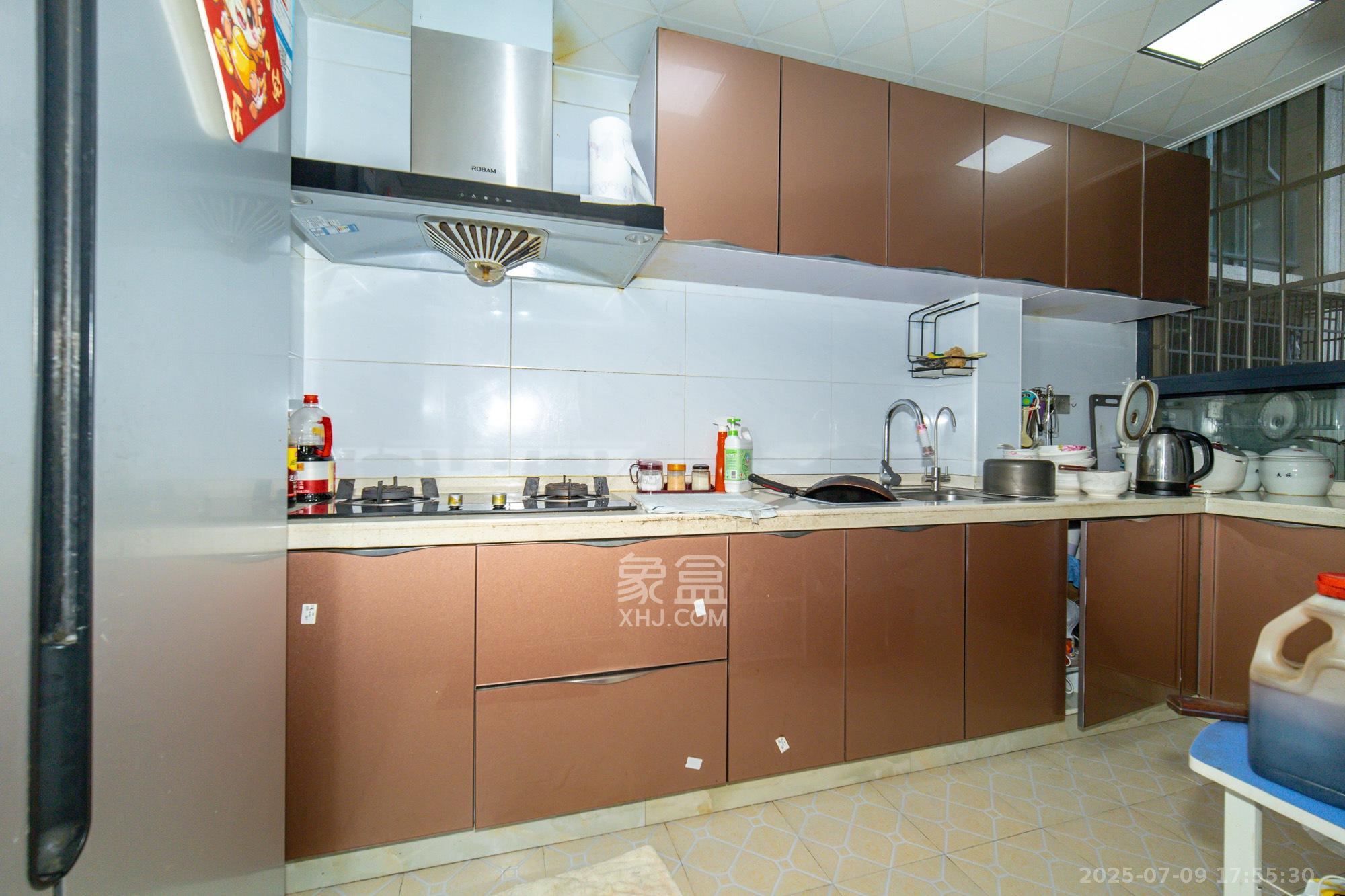 蓝山郡 3室2厅1卫 56.8万 蓝山郡 3室2厅1卫 56.8万厨房