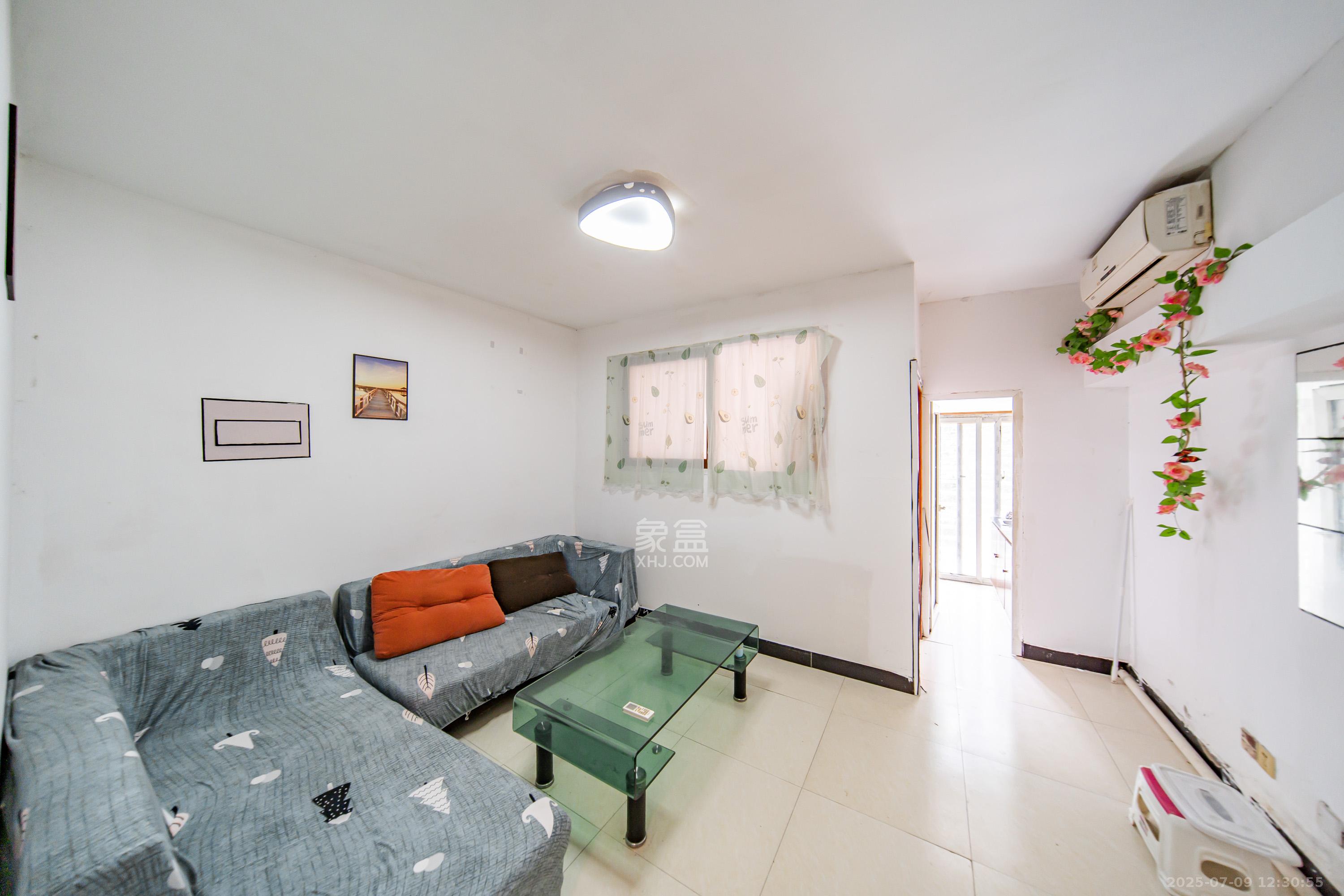 阳光100二期 1室1厅1卫 20.5万 阳光100二期 1室1厅1卫 20.5万客厅