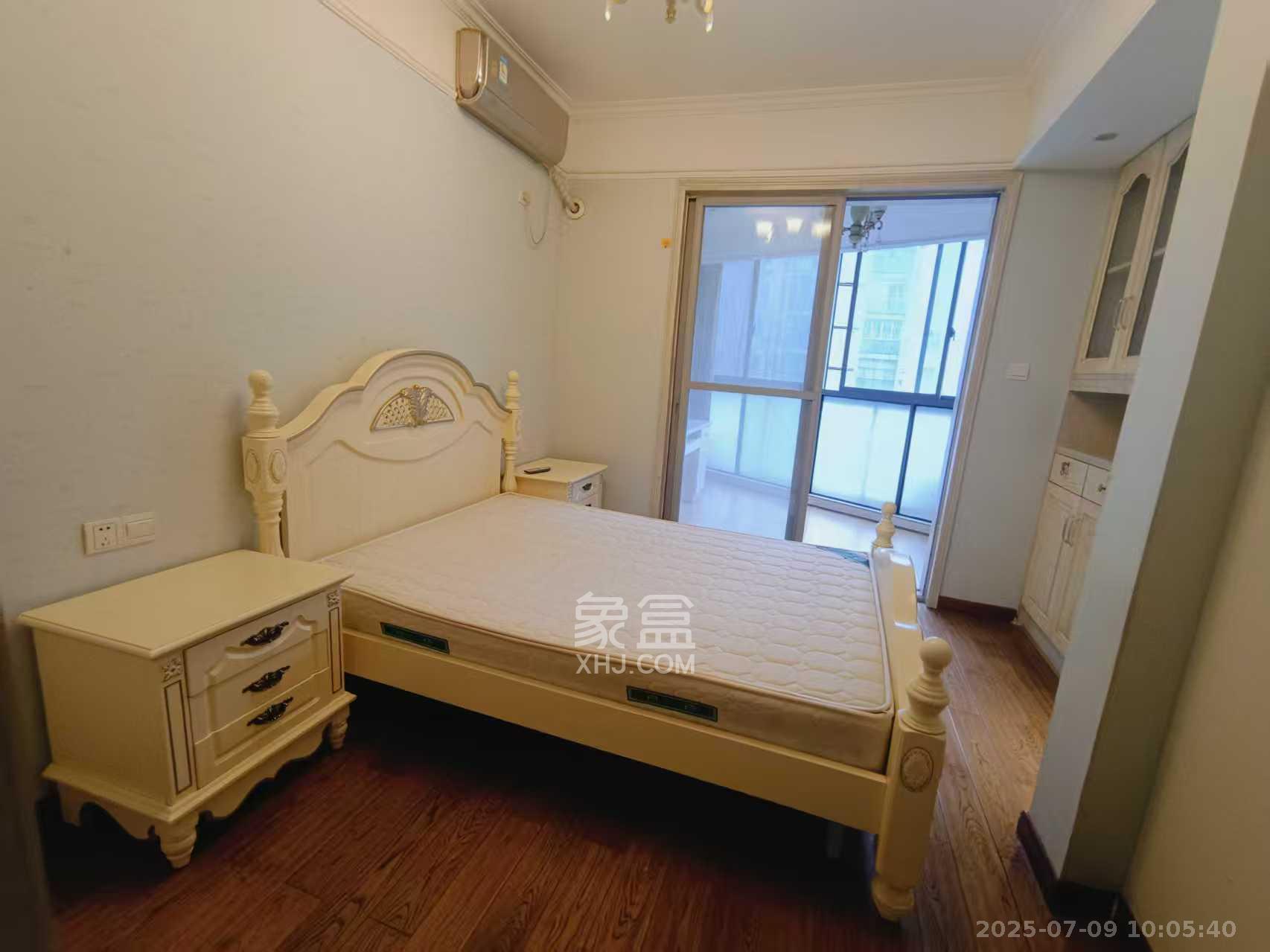 阳光100二期  4室2厅2卫   3800.00元/月室内图