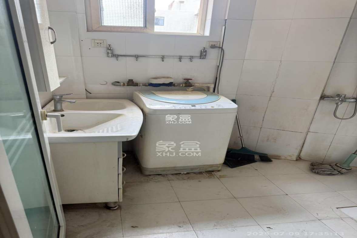 定王台公寓  3室1厅1卫    2500.0元/月 定王台公寓  3室1厅1卫    2500.0元/月室内图