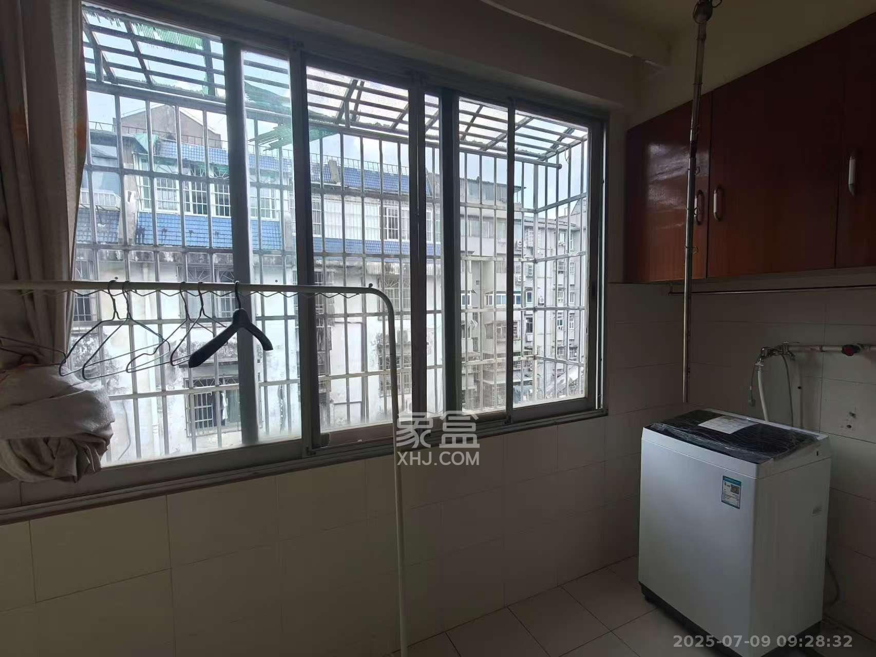 天润花园 3室2厅1卫 2500.0元/月 天润花园 3室2厅1卫 2500.0元/月室内图