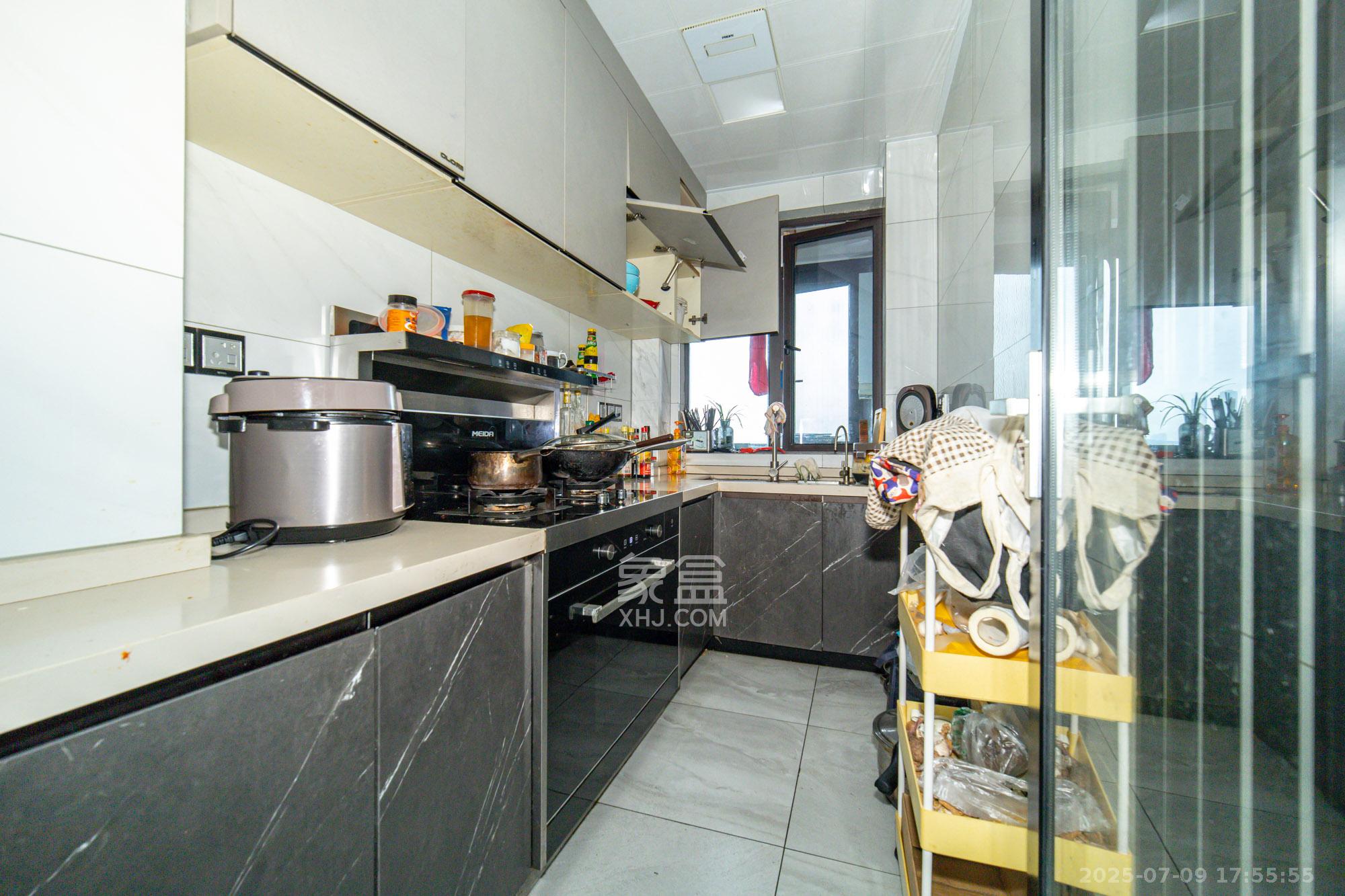 国泰九龙湾  3室2厅2卫    108.0万厨房