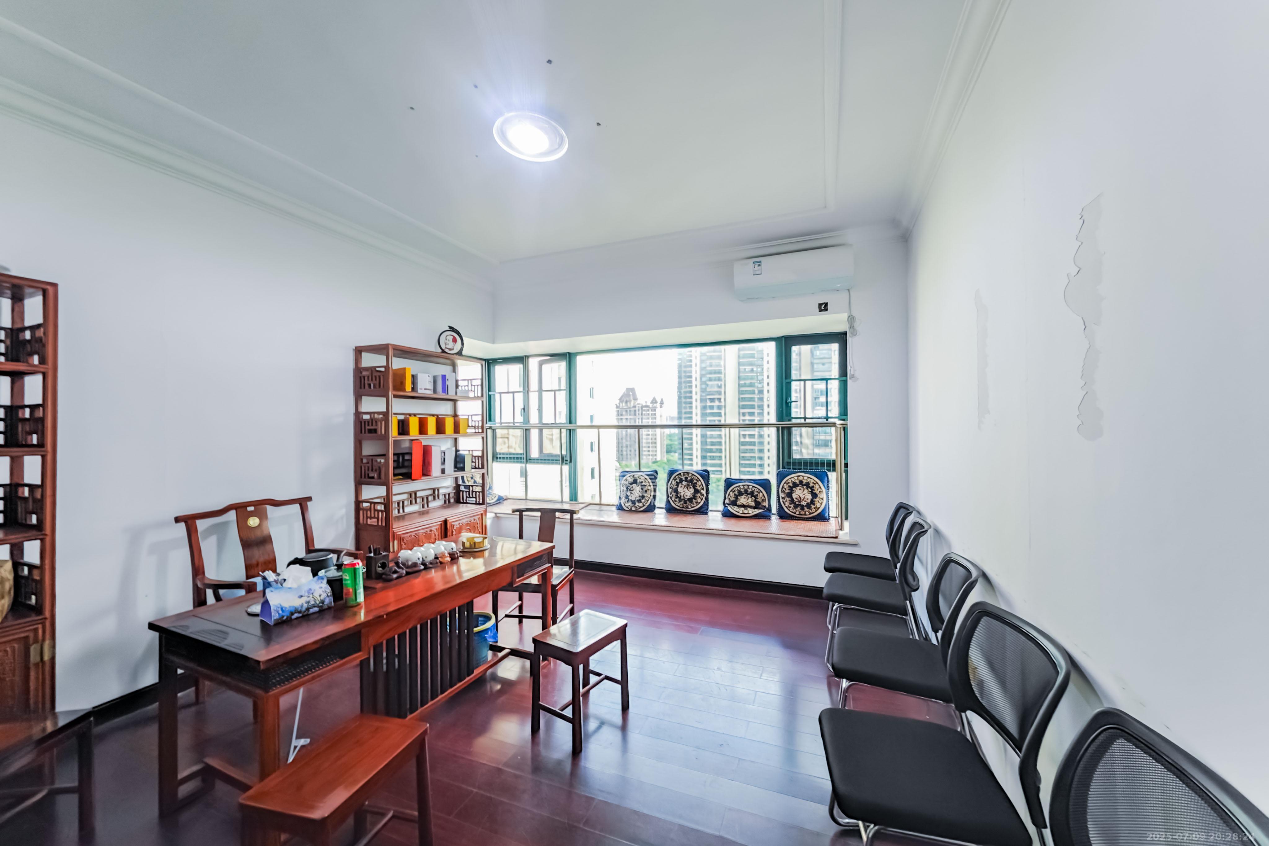 恒大绿洲  4室2厅2卫    145.0万 恒大绿洲  4室2厅2卫    145.0万卧室