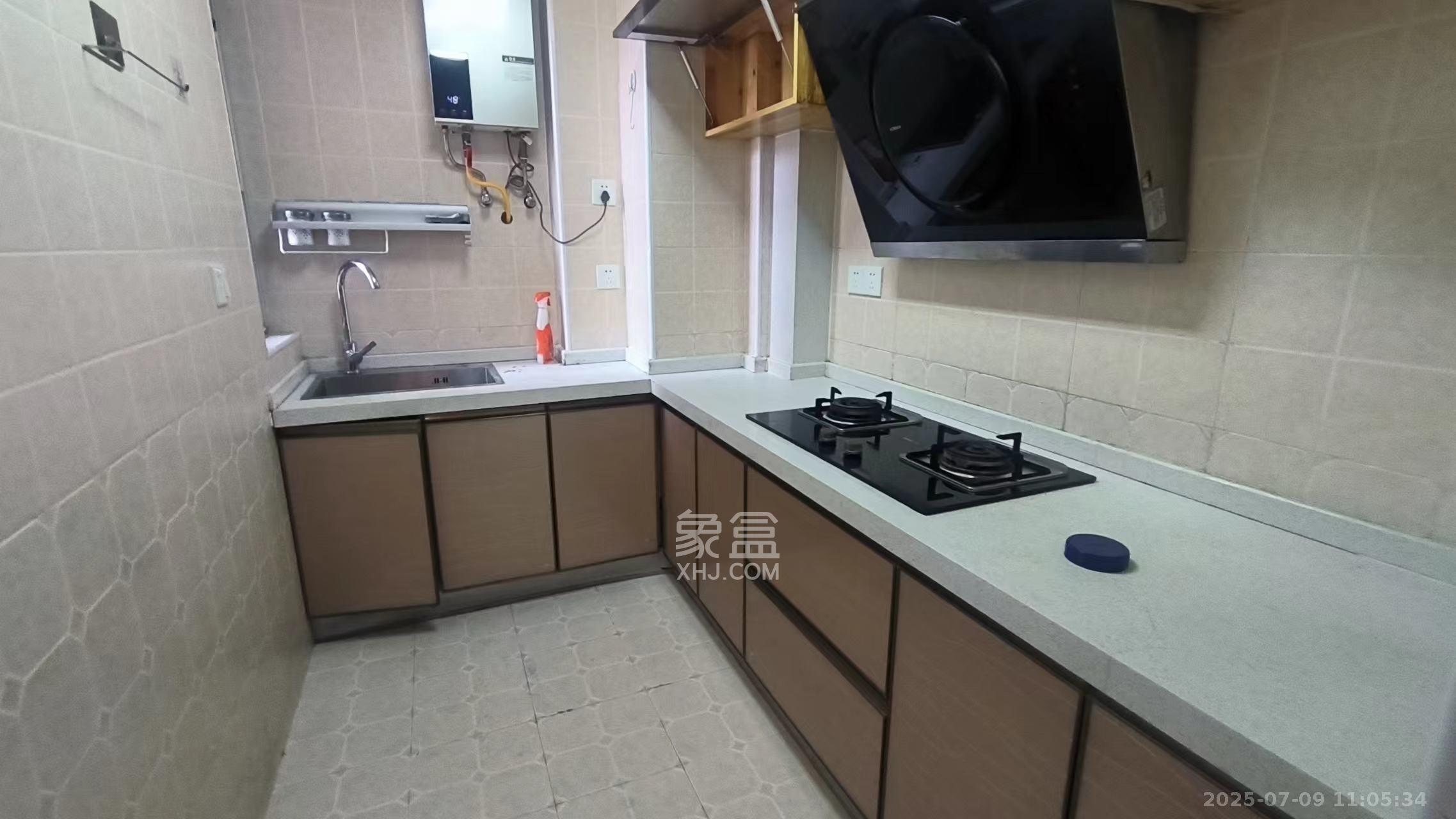 丽发新城  2室2厅1卫   2000.00元/月