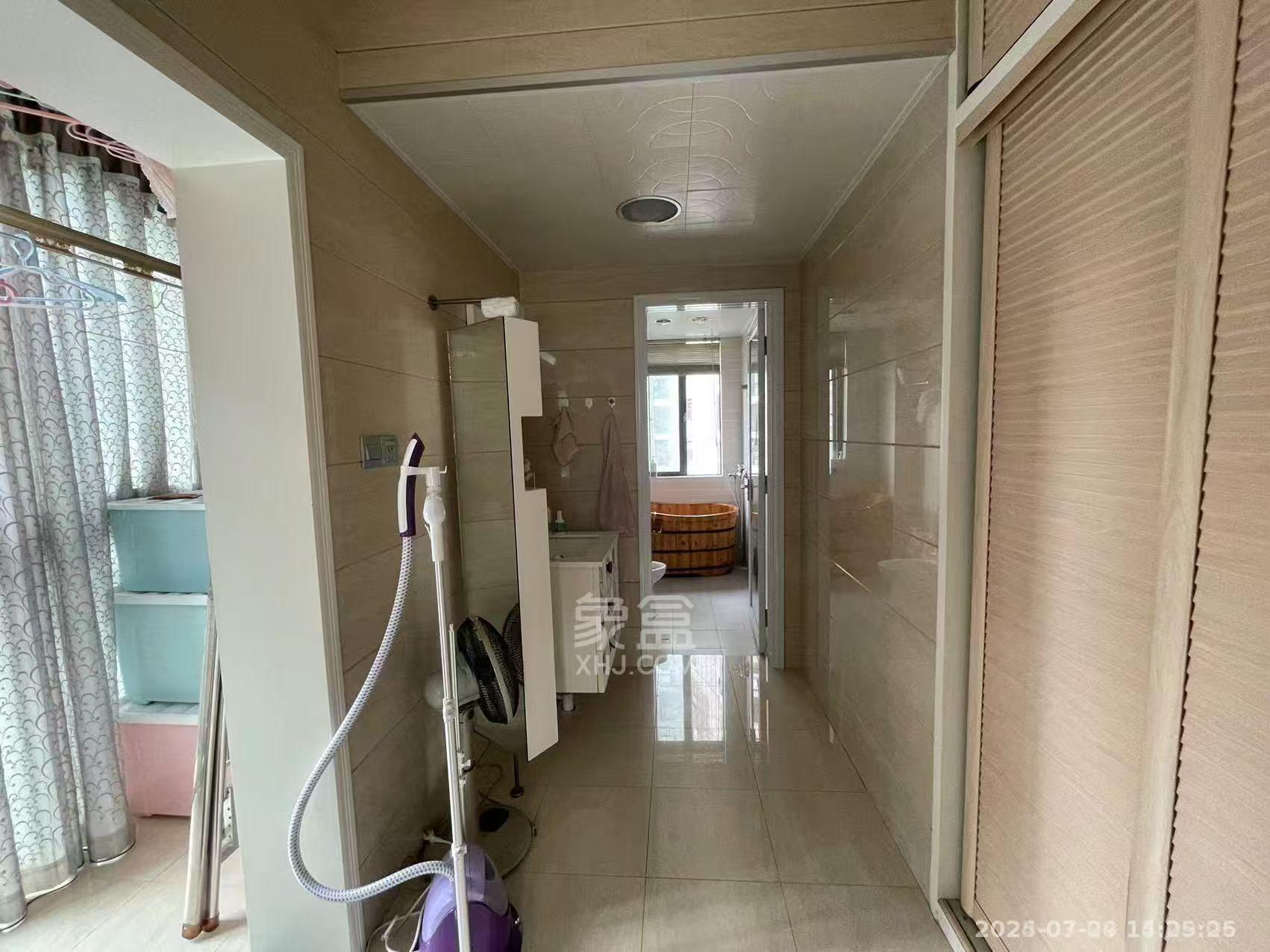 城市风景 4室2厅2卫 2800.00元/月 城市风景 4室2厅2卫 2800.00元/月室内图