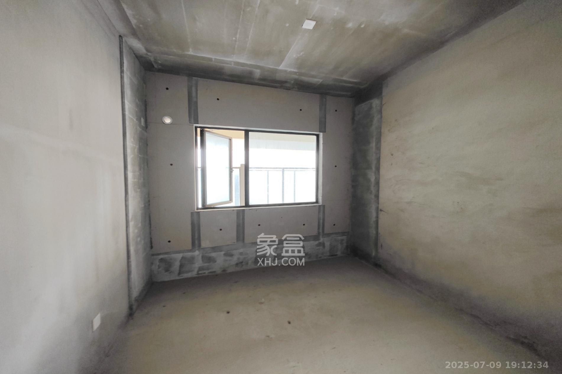 国欣向荣府  4室2厅2卫    153.0万 国欣向荣府  4室2厅2卫    153.0万卧室