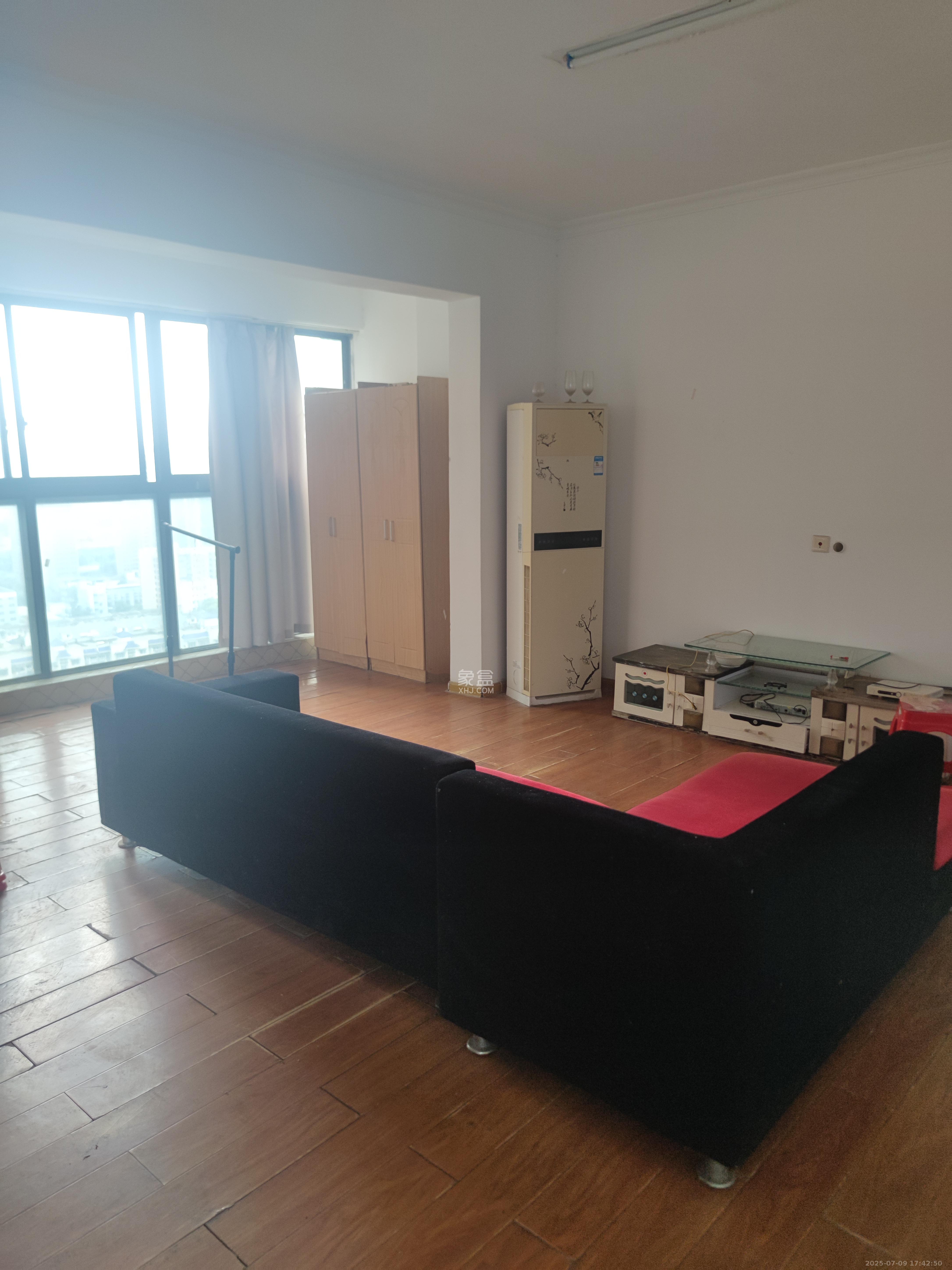 通用时代国际社区  3室2厅1卫   2500.00元/月