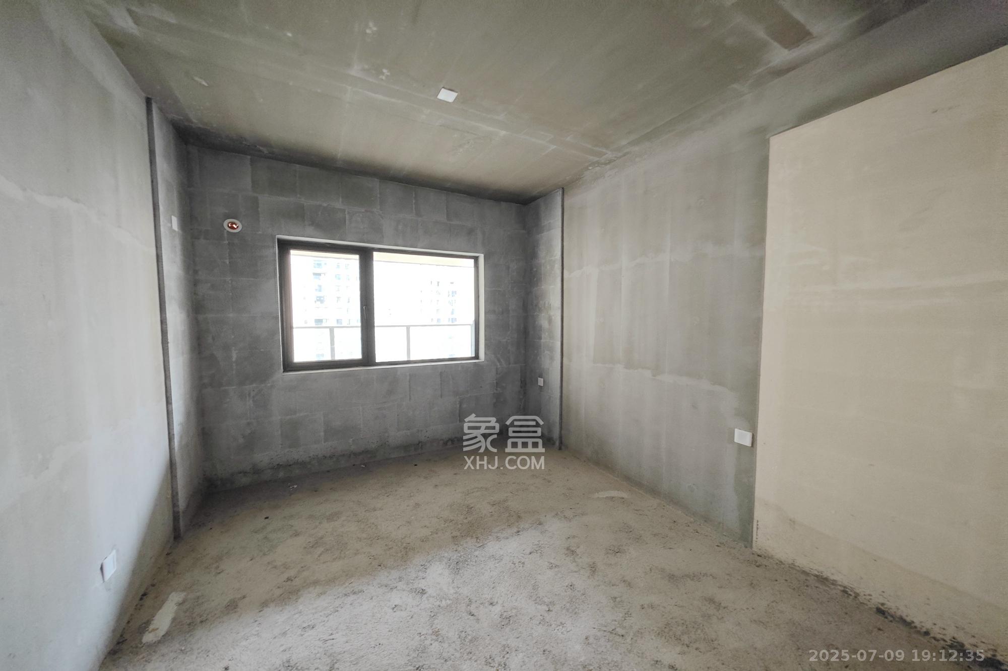 国欣向荣府  4室2厅2卫    153.0万 国欣向荣府  4室2厅2卫    153.0万卧室