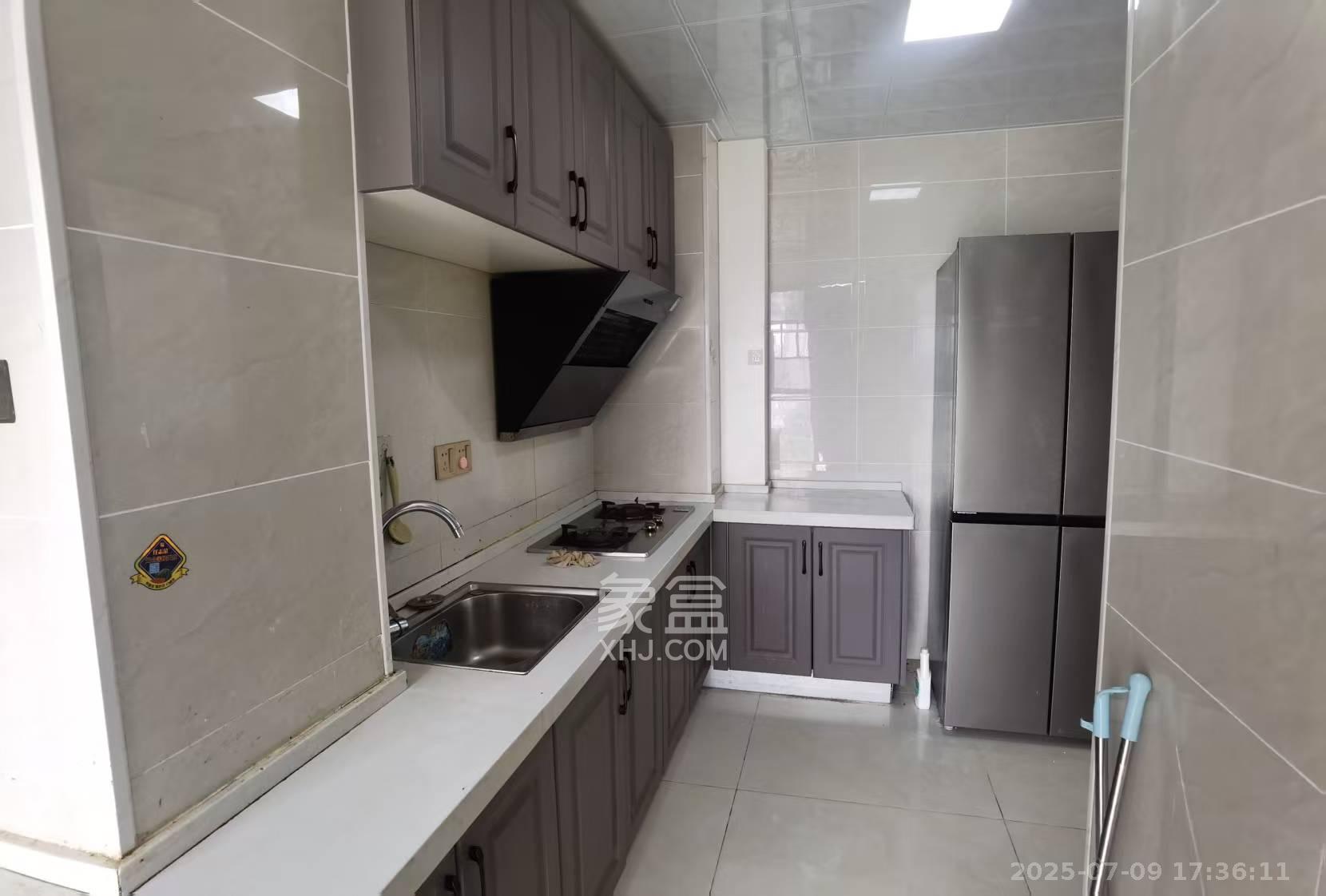 乾源国际  3室2厅2卫    2000.0元/月 乾源国际  3室2厅2卫    2000.0元/月室内图