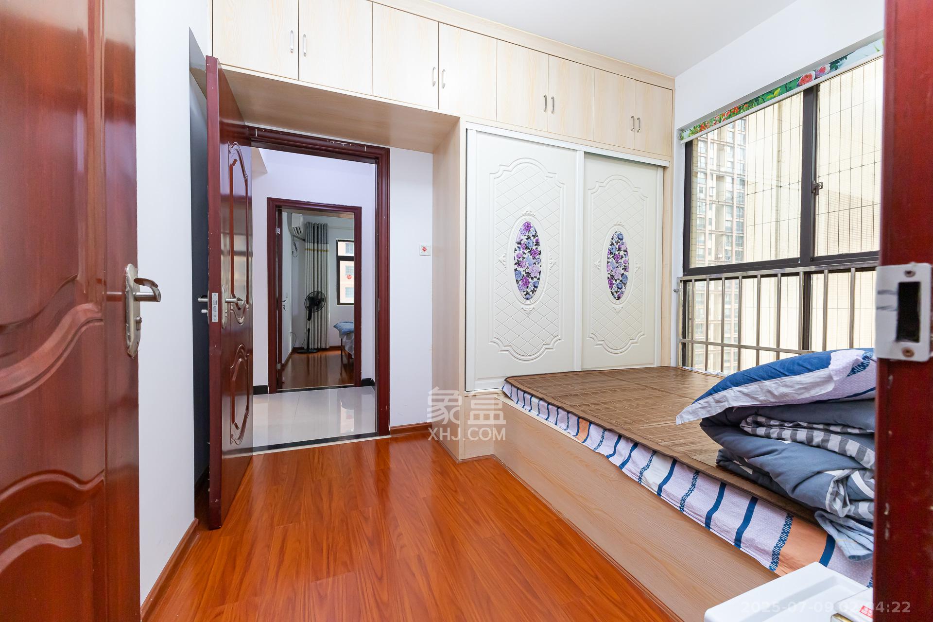 乾源国际 2室2厅1卫 47.0万 乾源国际 2室2厅1卫 47.0万卧室