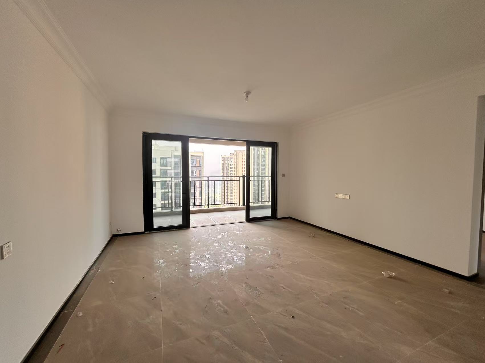 碧桂园华府(碧桂园五期)  4室2厅2卫    2000.0元/月 碧桂园华府(碧桂园五期)  4室2厅2卫    2000.0元/月室内图