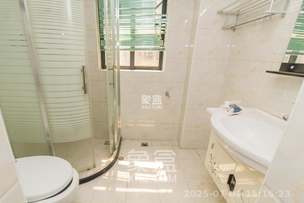 东岸城邦  4室2厅2卫   2800.00元/月室内图