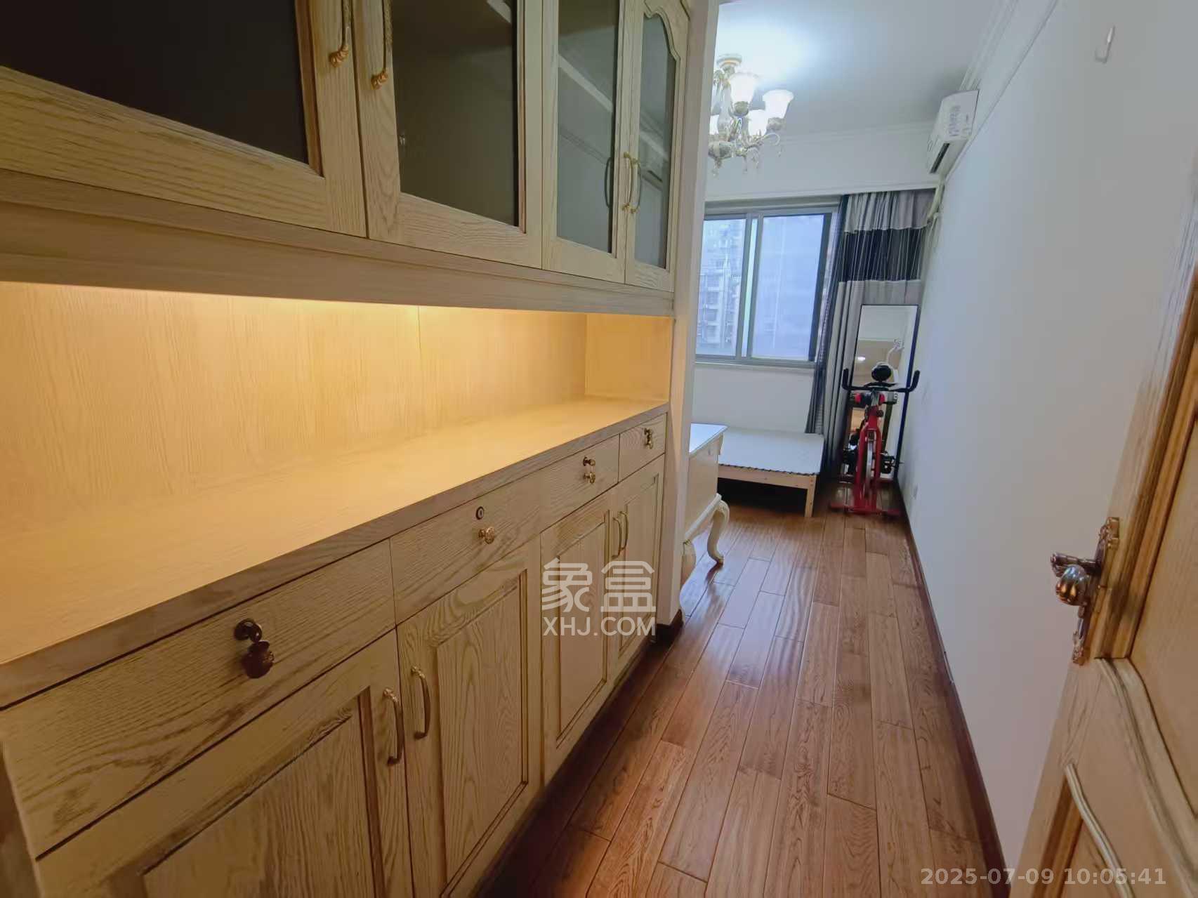 阳光100二期  4室2厅2卫   3800.00元/月室内图