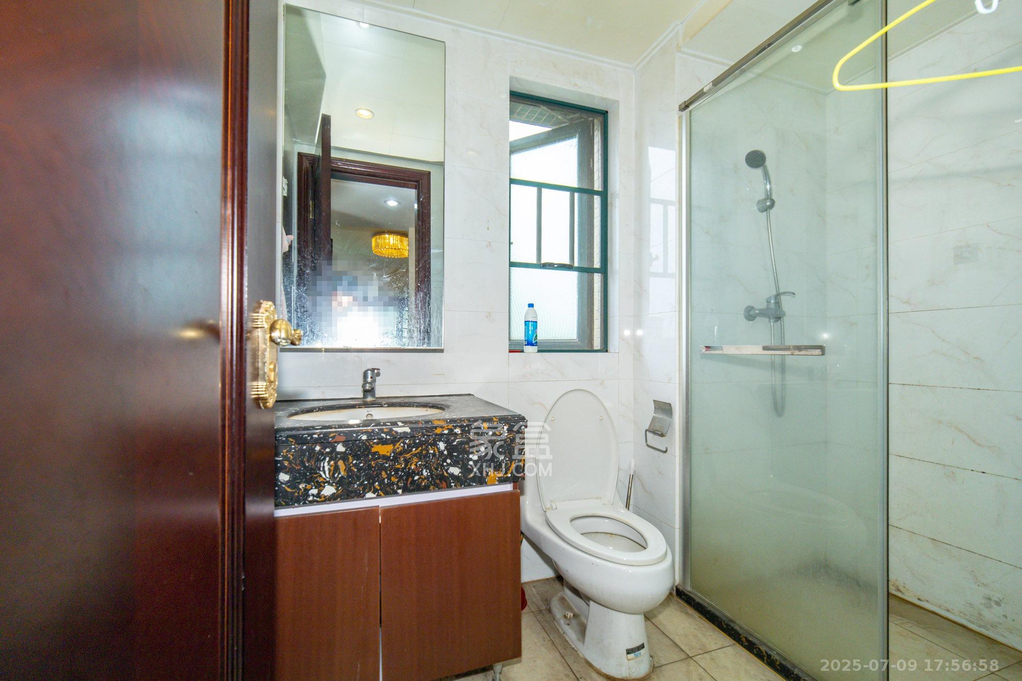 恒大翡翠华庭 3室2厅2卫 98.0万 恒大翡翠华庭 3室2厅2卫 98.0万卫生间