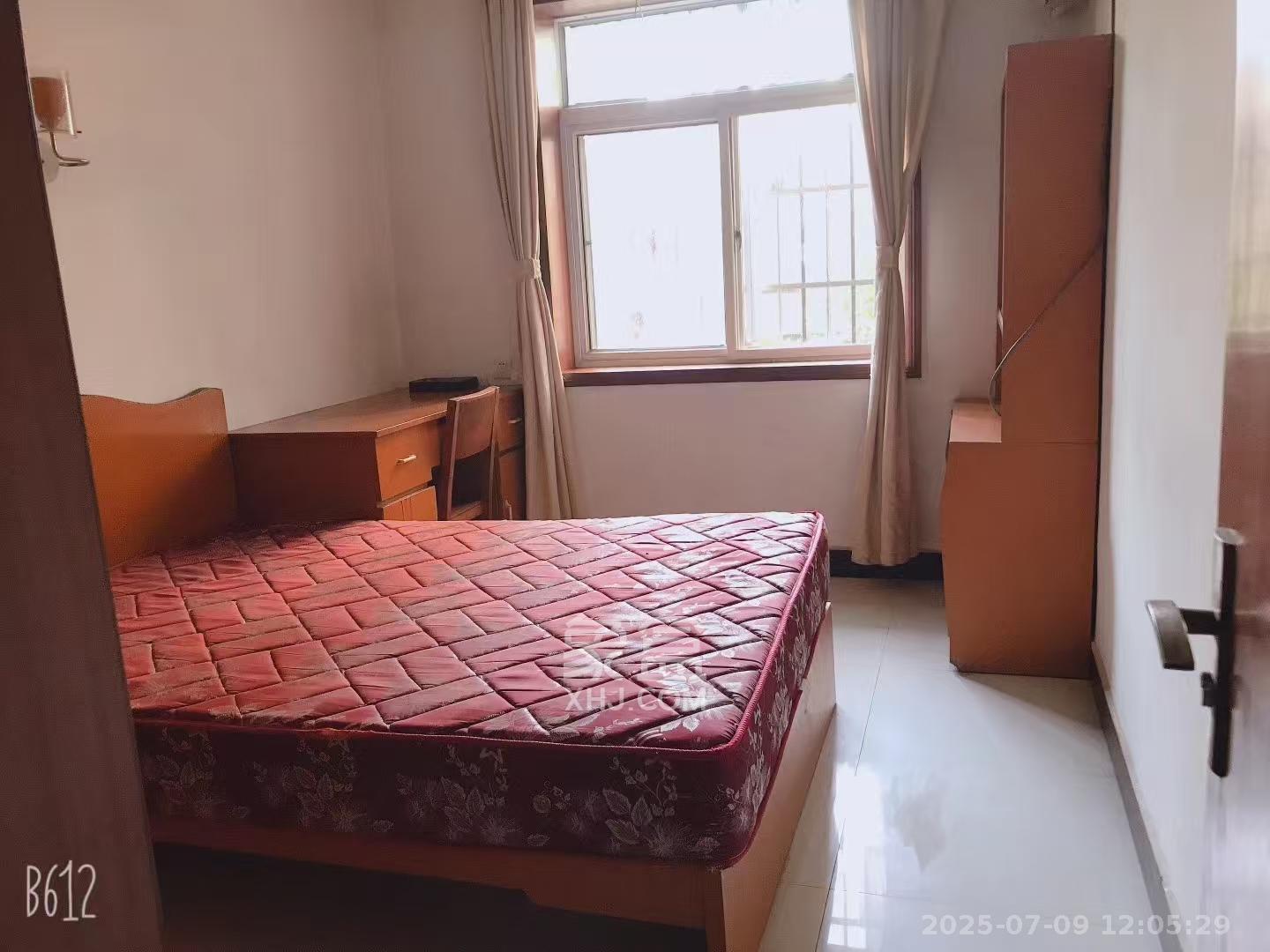 红旗社区  3室1厅1卫   2100.00元/月
