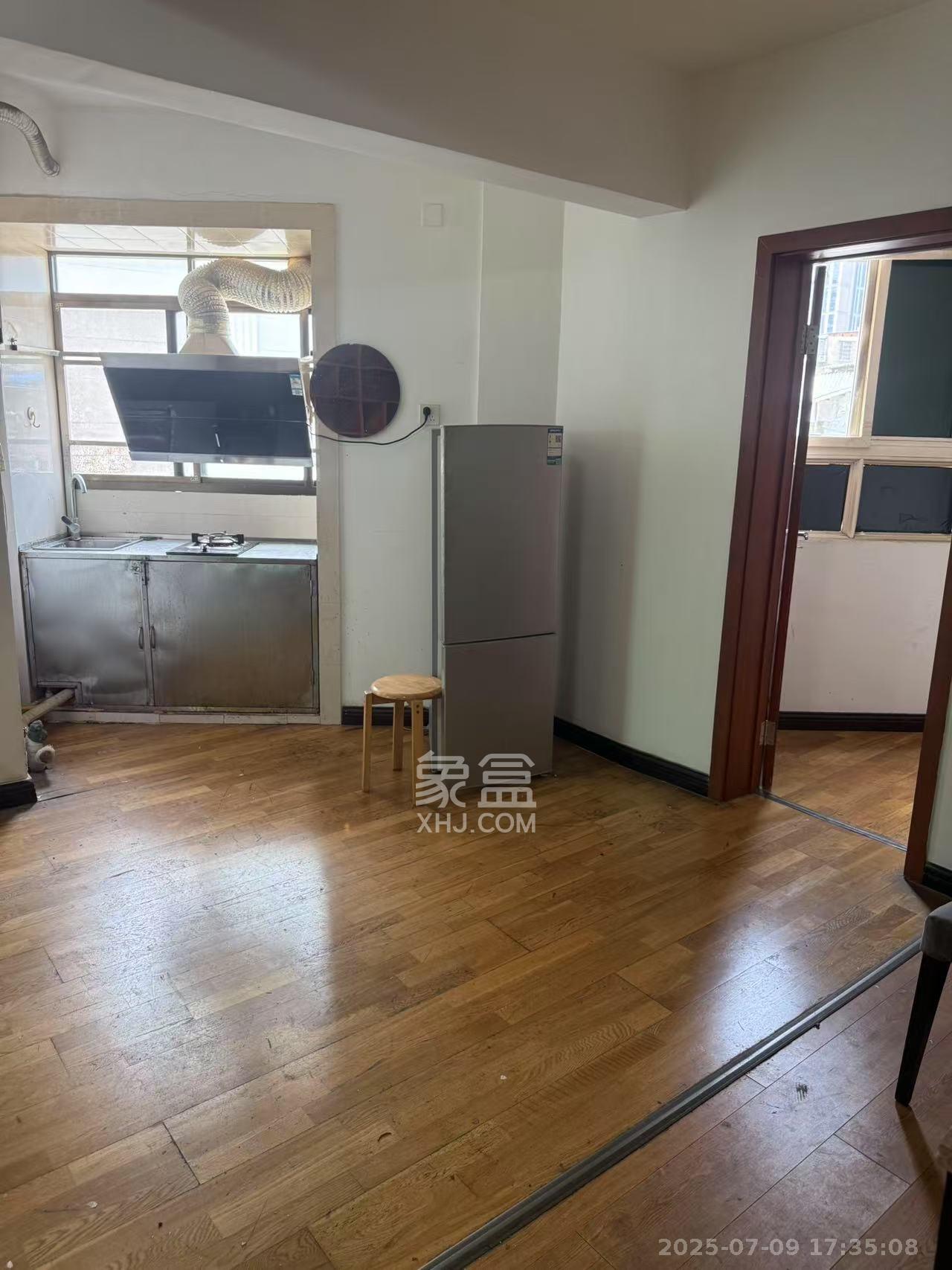 定王台公寓  3室1厅1卫    2500.0元/月 定王台公寓  3室1厅1卫    2500.0元/月室内图