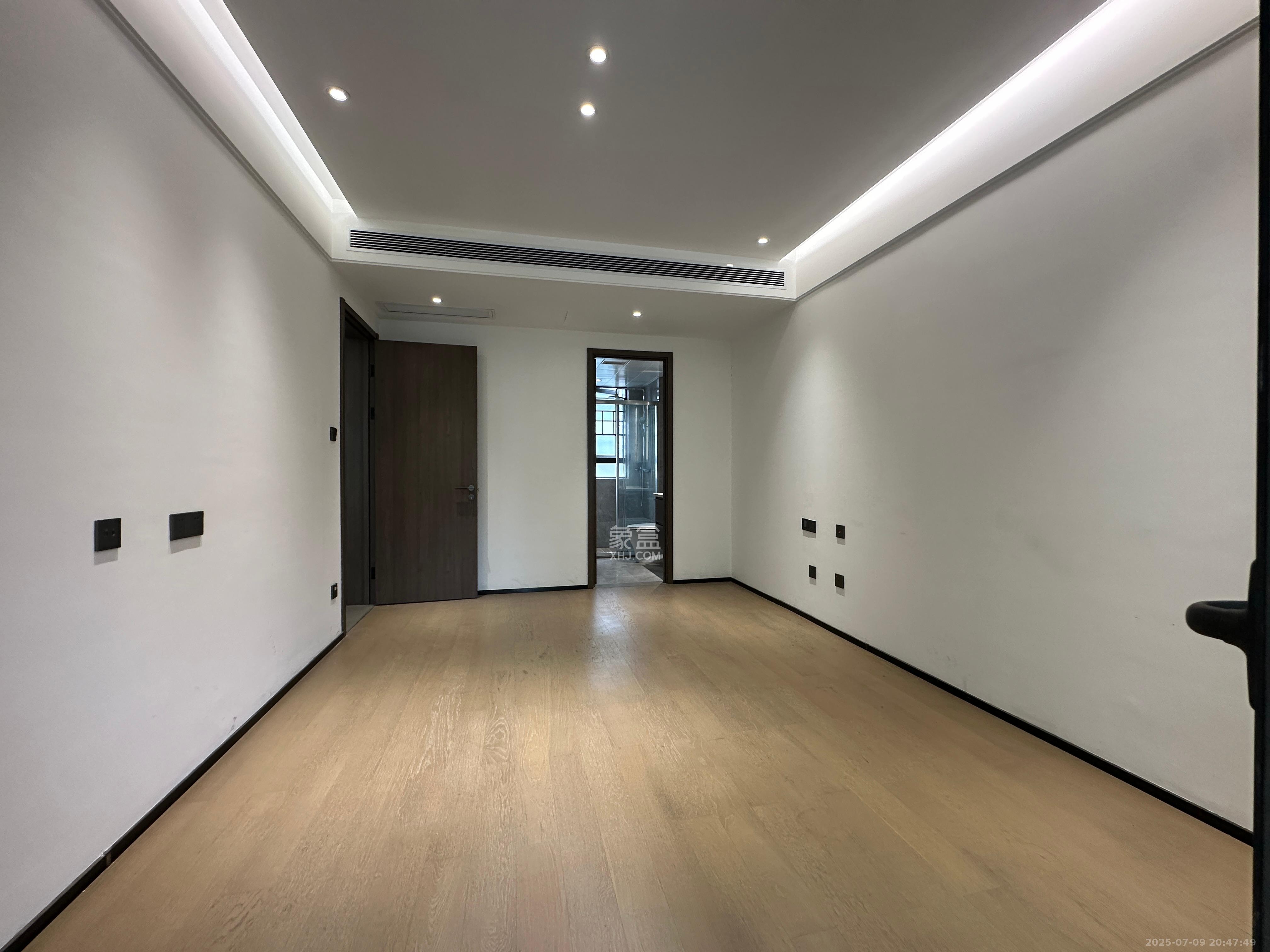 万科滨河道  4室2厅2卫    184.0万 万科滨河道  4室2厅2卫    184.0万卧室