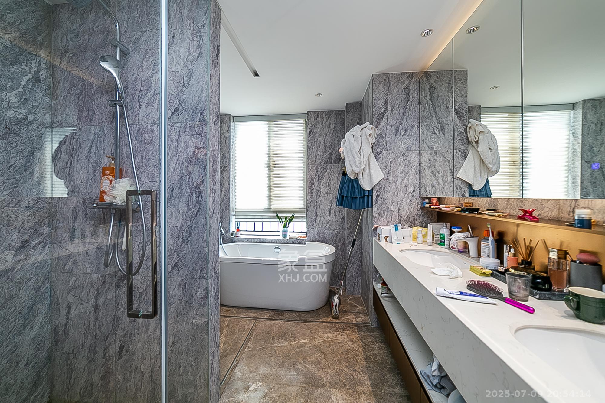 万科紫台  5室2厅4卫    650.0万 万科紫台  5室2厅4卫    650.0万卫生间