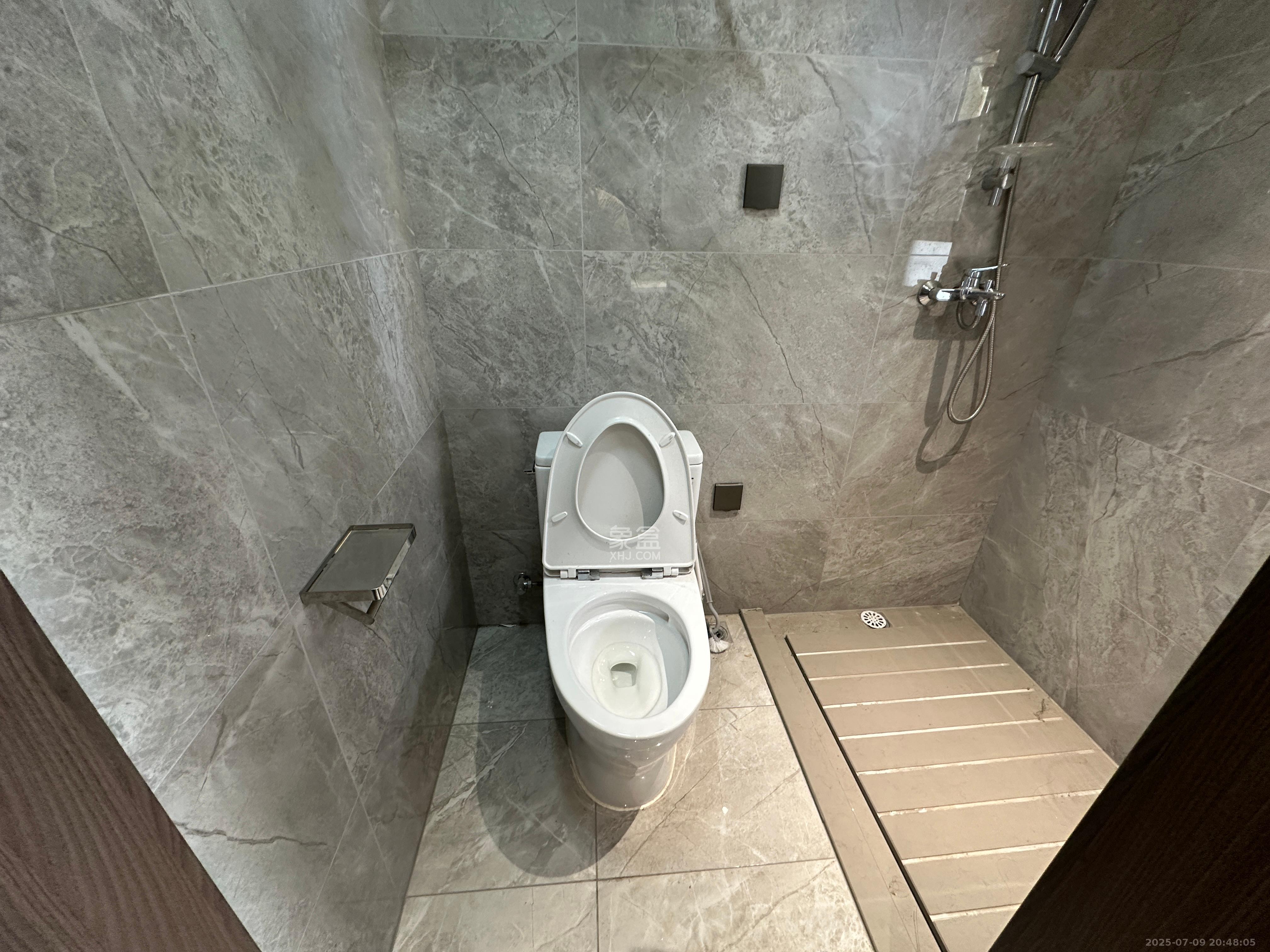 万科滨河道  4室2厅2卫    184.0万 万科滨河道  4室2厅2卫    184.0万卫生间