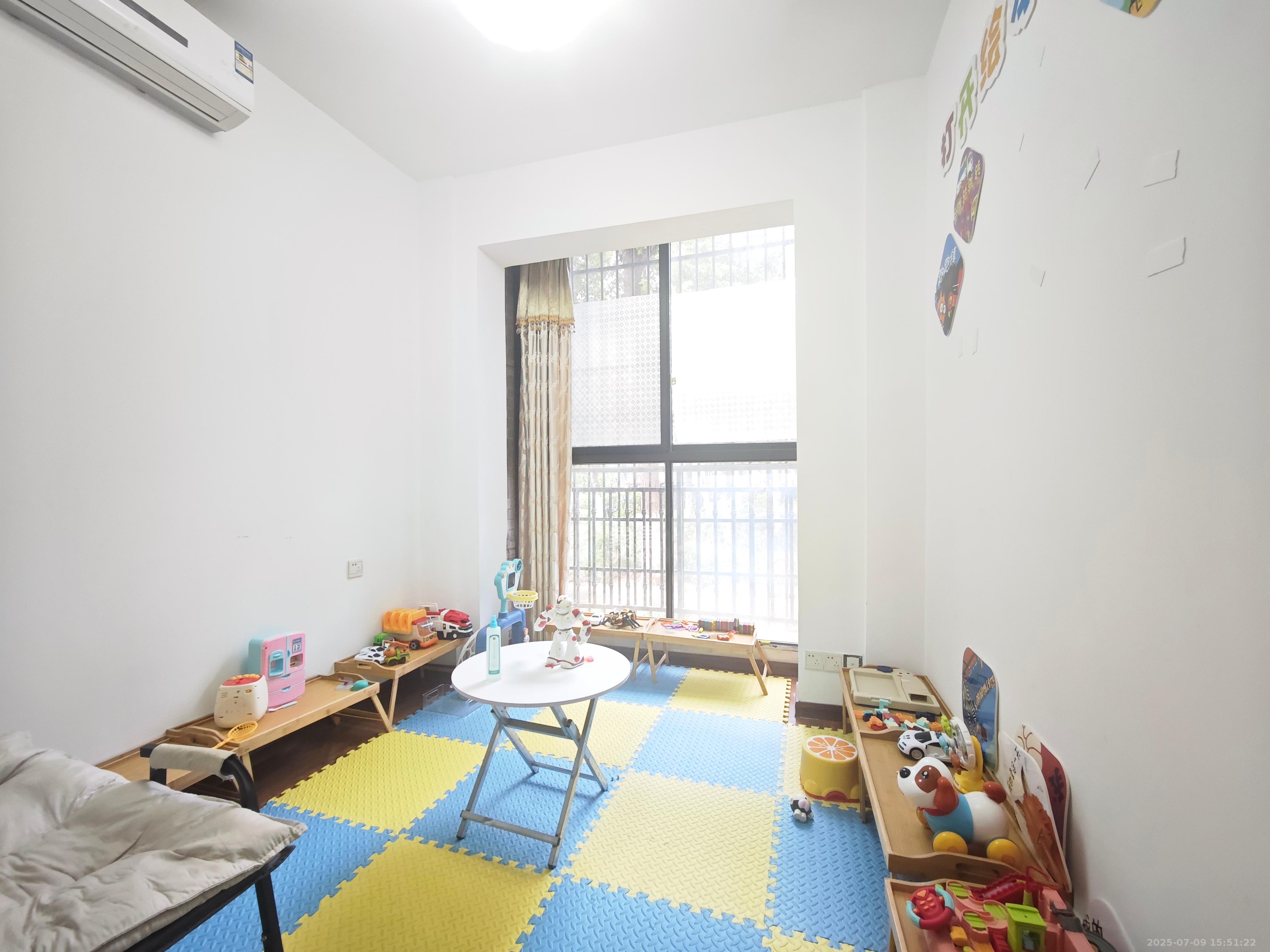 康桥长郡 3室2厅1卫 2500.0元/月 康桥长郡 3室2厅1卫 2500.0元/月室内图