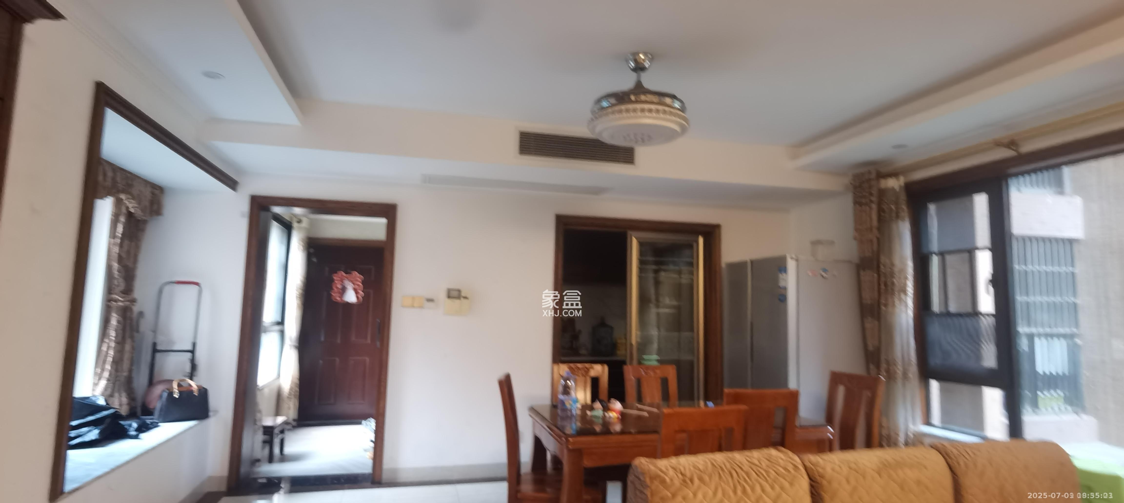 华润凤凰城三期  4室2厅2卫    3600.0元/月 华润凤凰城三期  4室2厅2卫    3600.0元/月室内图