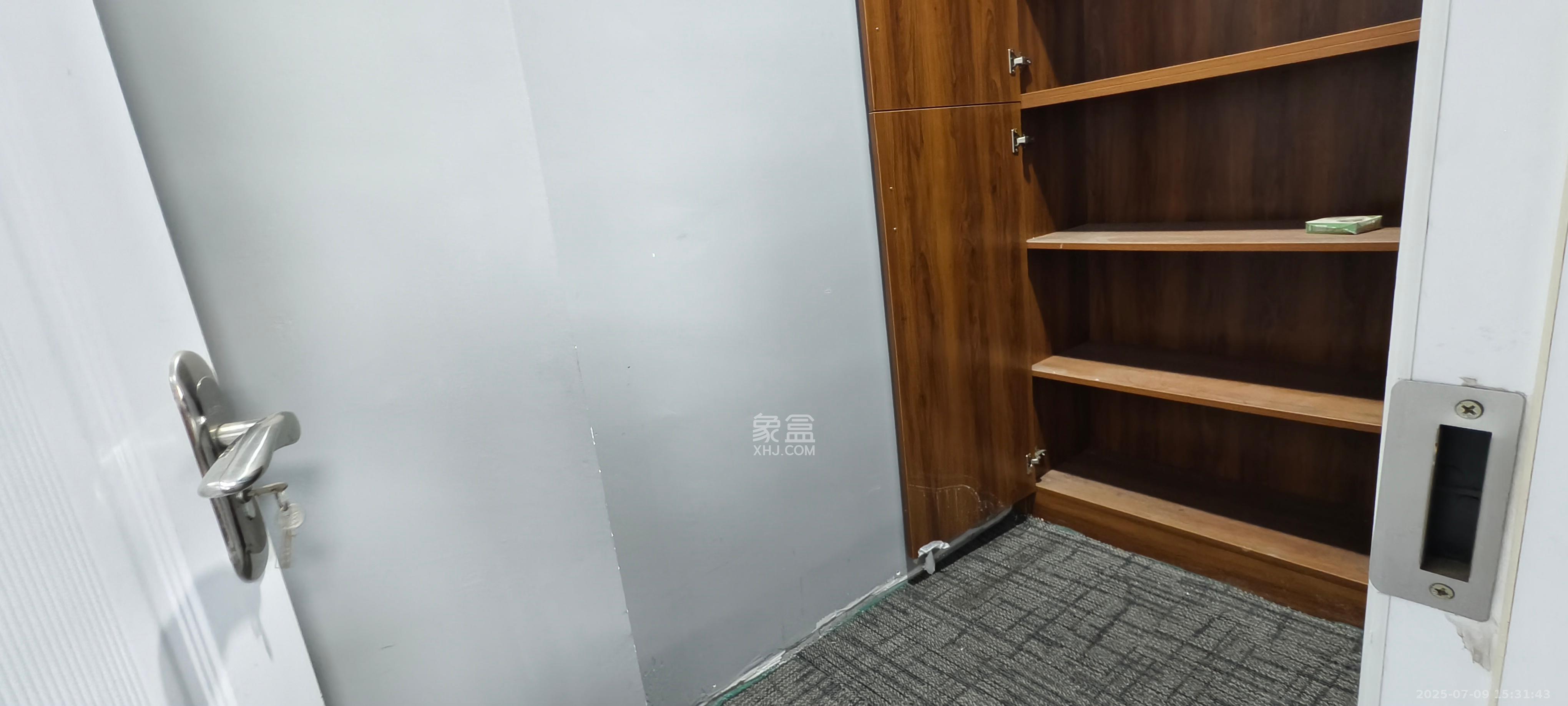 第六都（陆都小区）  1室1厅1卫    1800.0元/月室内图