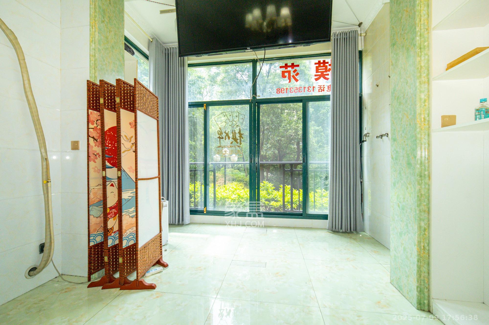恒大翡翠华庭  3室2厅1卫   88.80万阳台