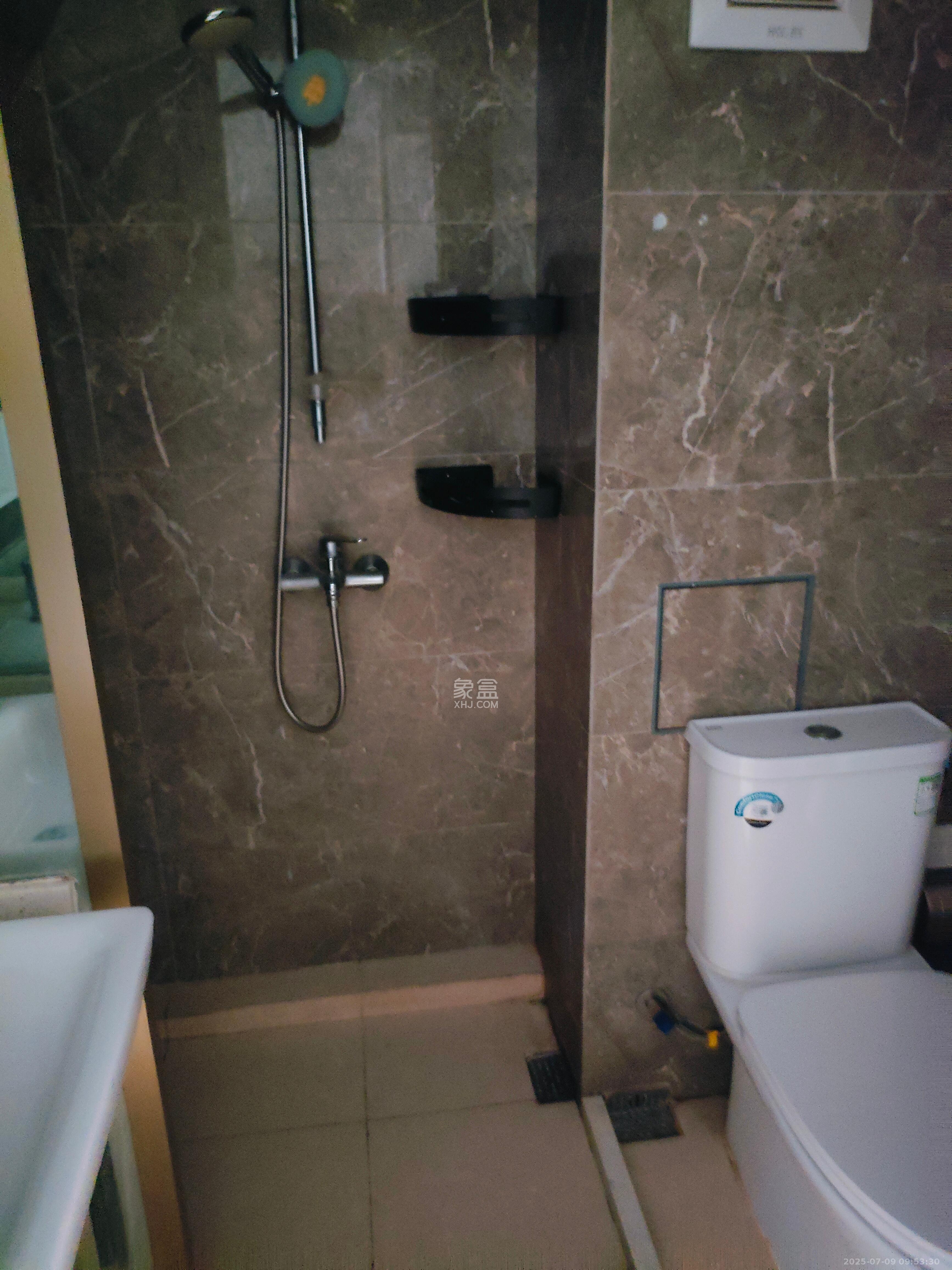 华远海蓝郡 2室2厅1卫 1300.0元/月 华远海蓝郡 2室2厅1卫 1300.0元/月室内图