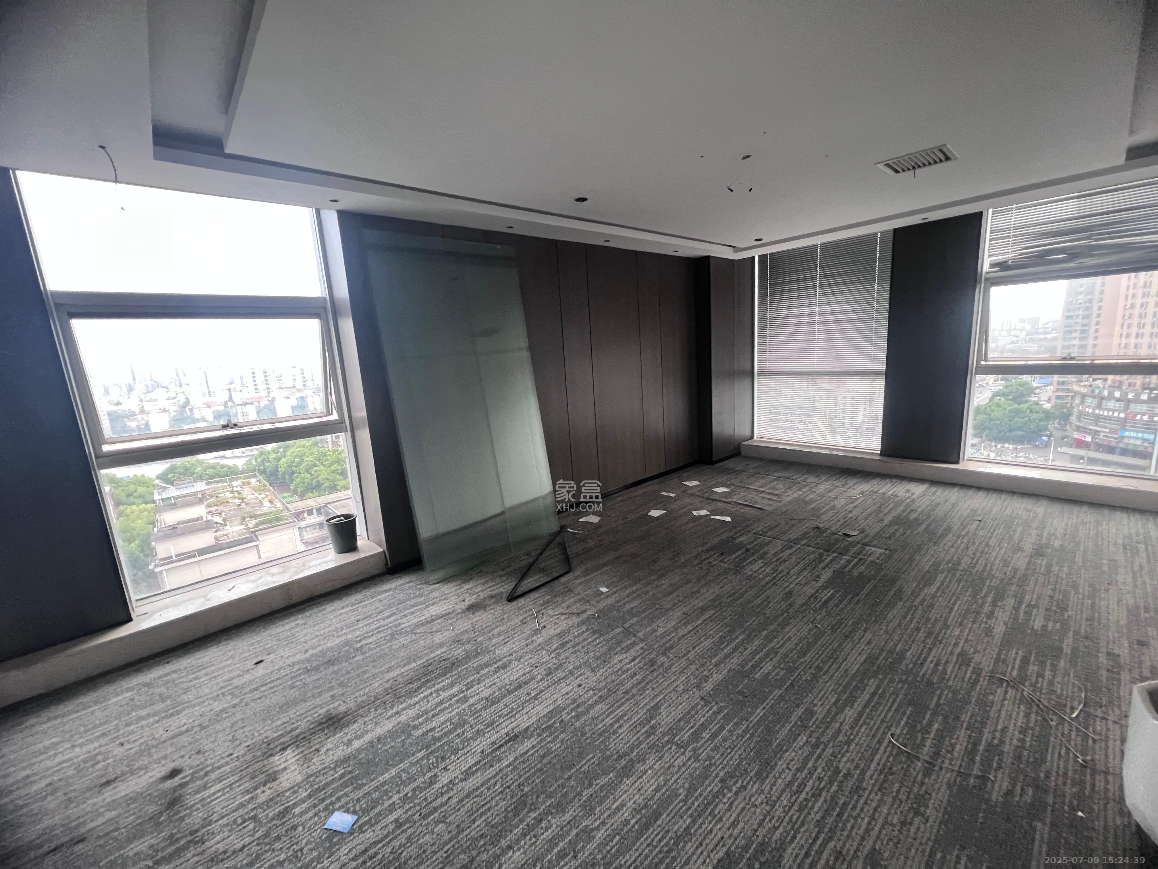 宇成朝阳广场  2室2厅1卫   4500.00元/月室内图