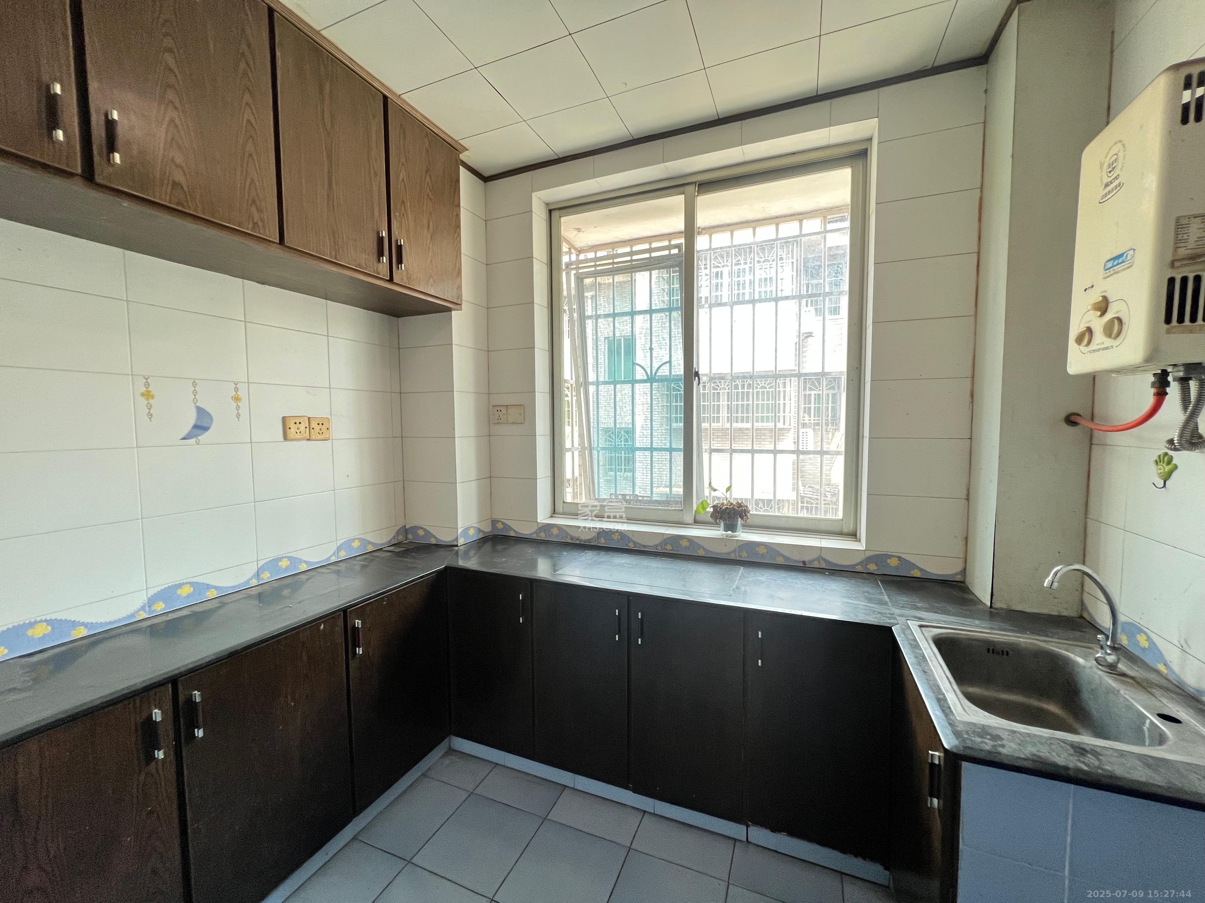 岳北社区 2室2厅1卫 2000.0元/月 岳北社区 2室2厅1卫 2000.0元/月室内图