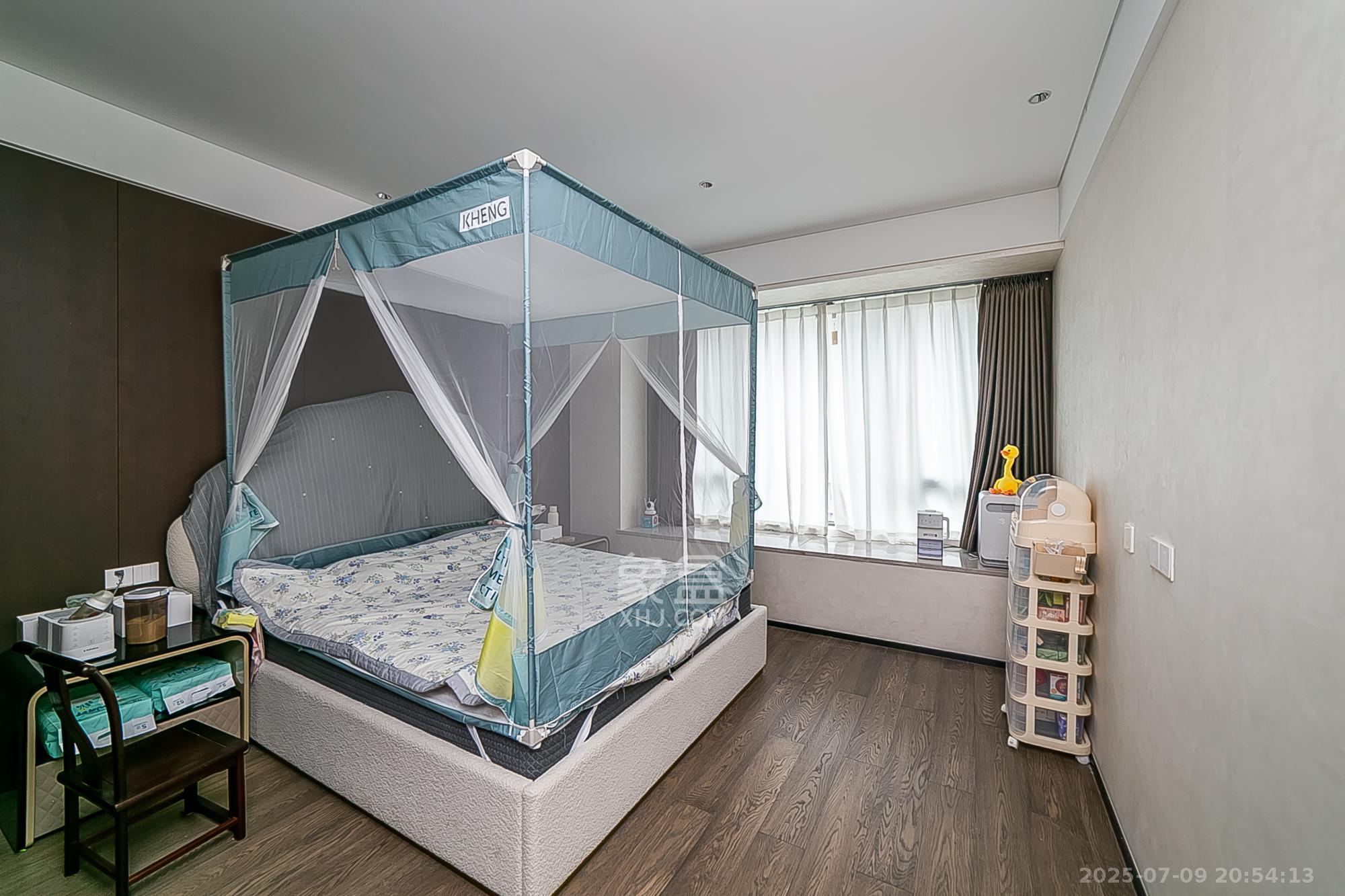 万科紫台  5室2厅4卫    650.0万 万科紫台  5室2厅4卫    650.0万卧室