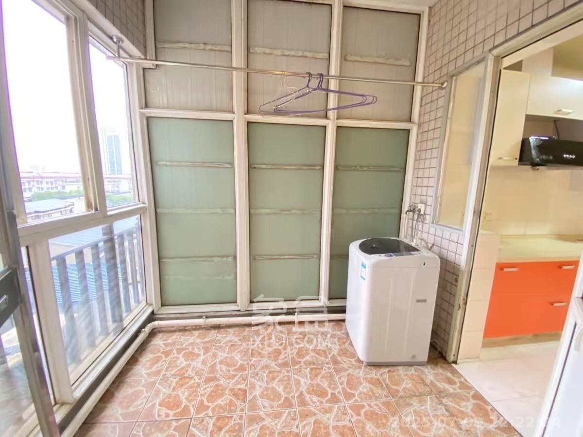 芙蓉同发  1室1厅1卫   2500.00元/月室内图