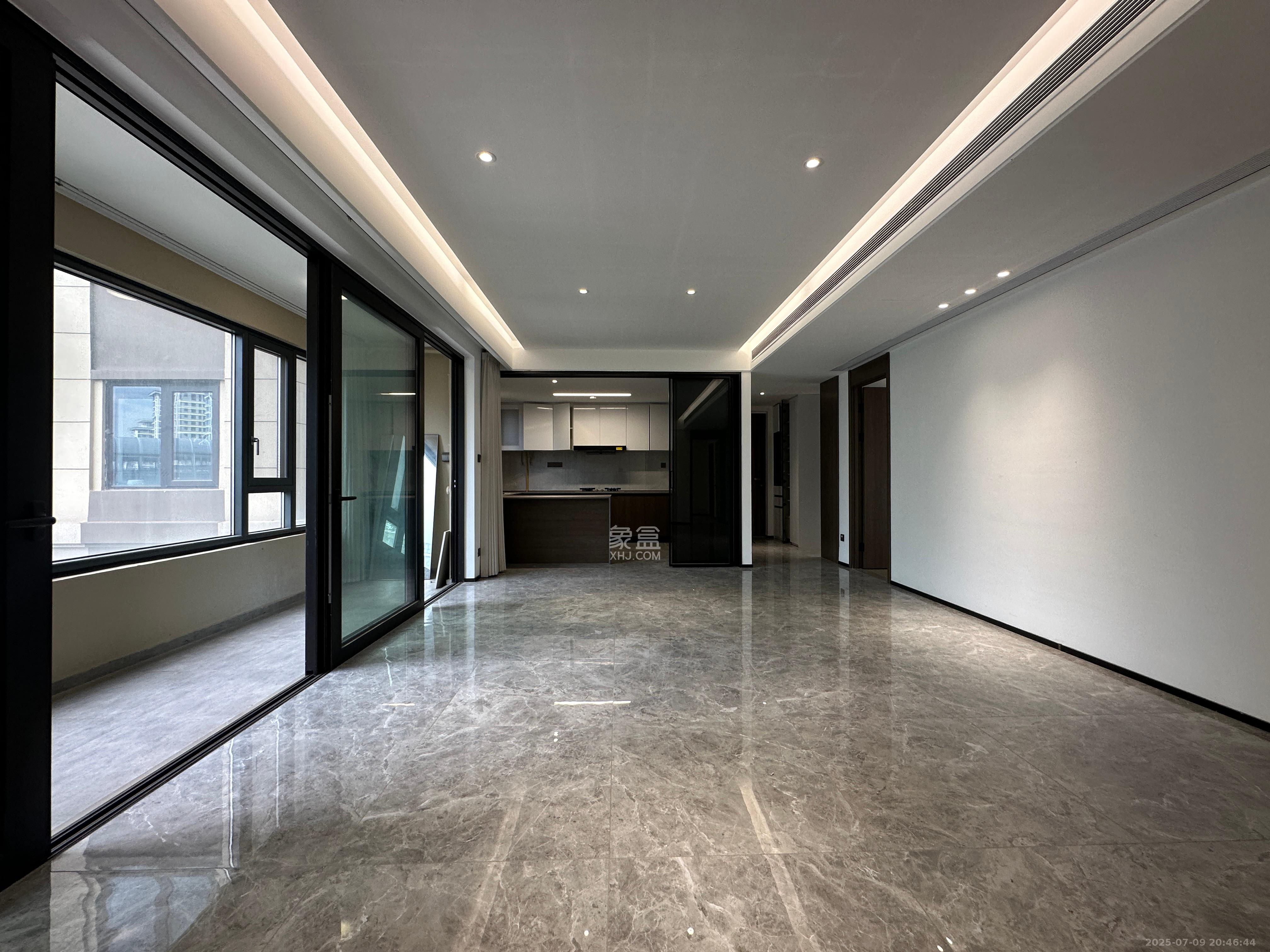 万科滨河道  4室2厅2卫    184.0万 万科滨河道  4室2厅2卫    184.0万客厅